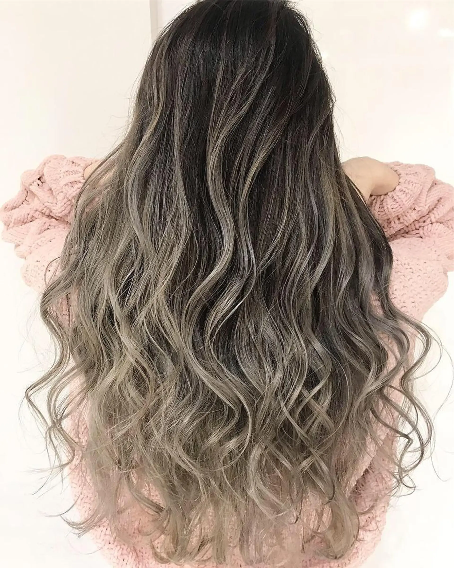 ロング カラー ヘアアレンジ ベージュカラー グラデーションカラー ハイライトカラー くせ毛 外国人風カラー 髪質改善land千葉所属・阿部 圭悟のヘアスタイル