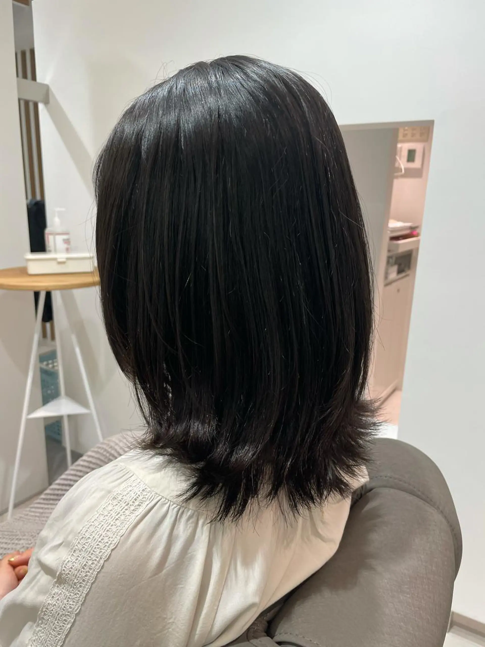 ミディアム くびれヘア ウルフカット 太田ありさ クリーミーヘアカラーのヘアスタイル