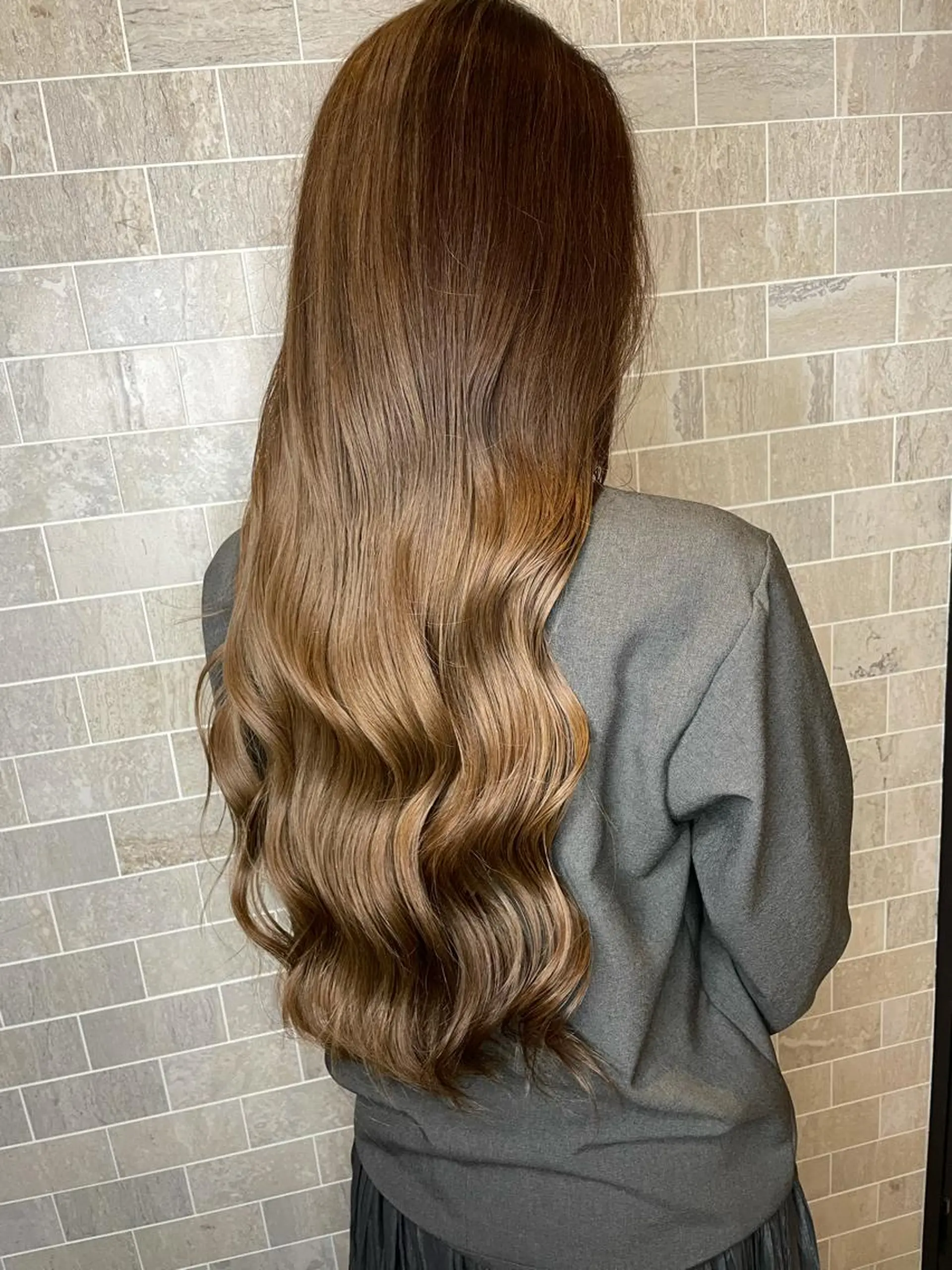 セミロング ヘアカラー ブリーチ毛矯正.髪質 改善.髪にドラマをのヘアスタイル