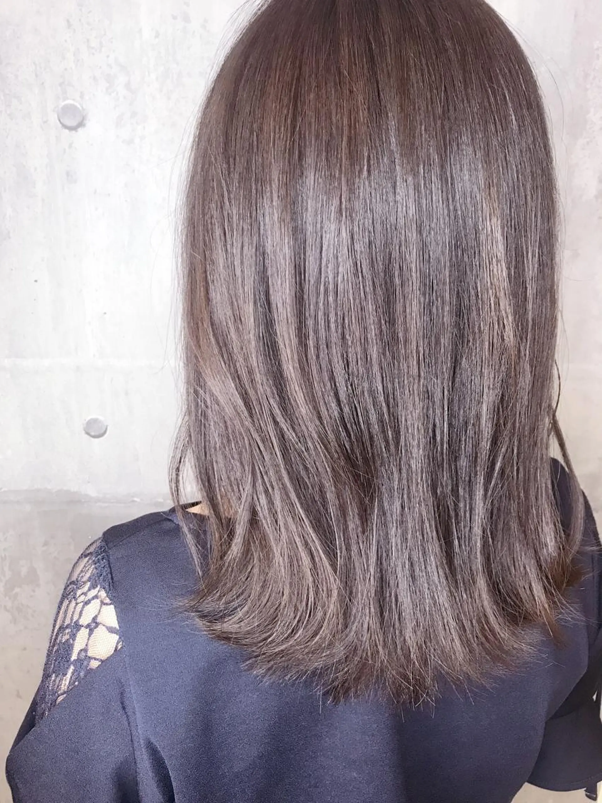 ミディアム カラー グレージュ カット ヘアカラー トリートメント 髪質改善ｶﾗｰ ｹｱﾌﾞﾘｰﾁ/ﾀﾑのヘアスタイル