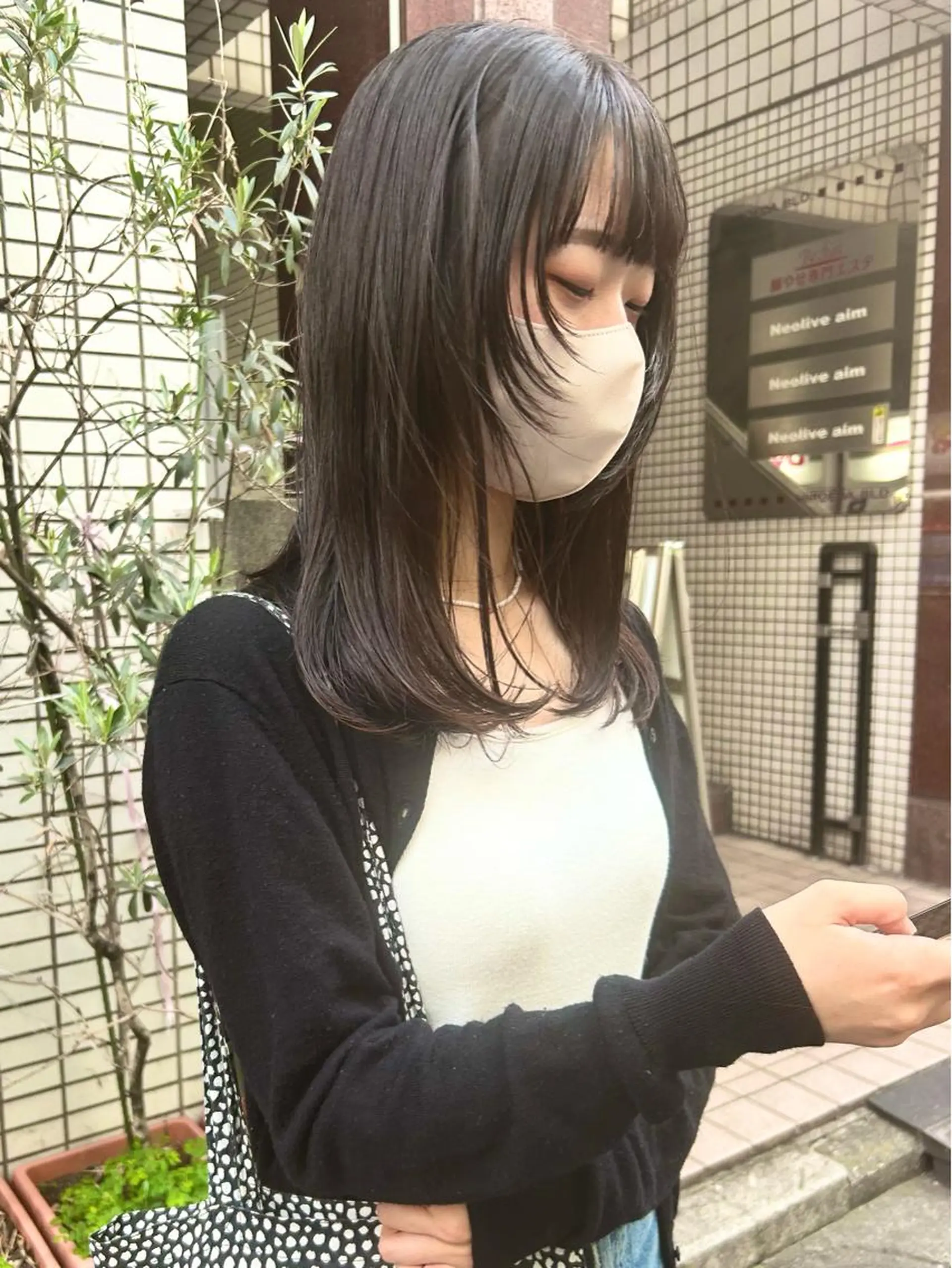 セミロング パーマ 顔まわりレイヤー 顔周りカット レイヤーカット ストレートパーマ カット 縮毛矯正 トリートメント ヘアセット ハイトーン/ブリーチ 似合せカット/パーマのヘアスタイル