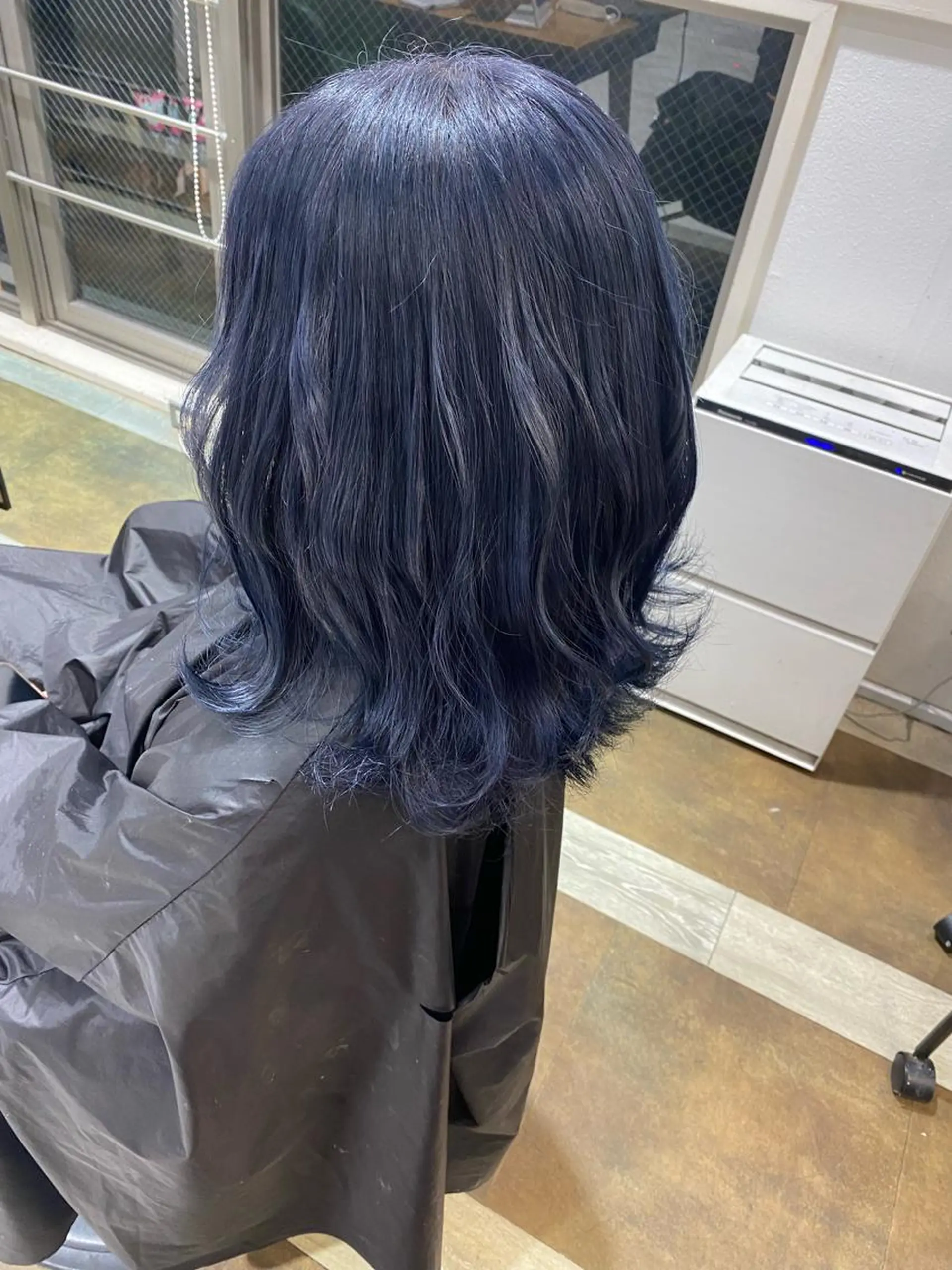 ミディアム ヘアカラー maya レイヤーカットのヘアスタイル