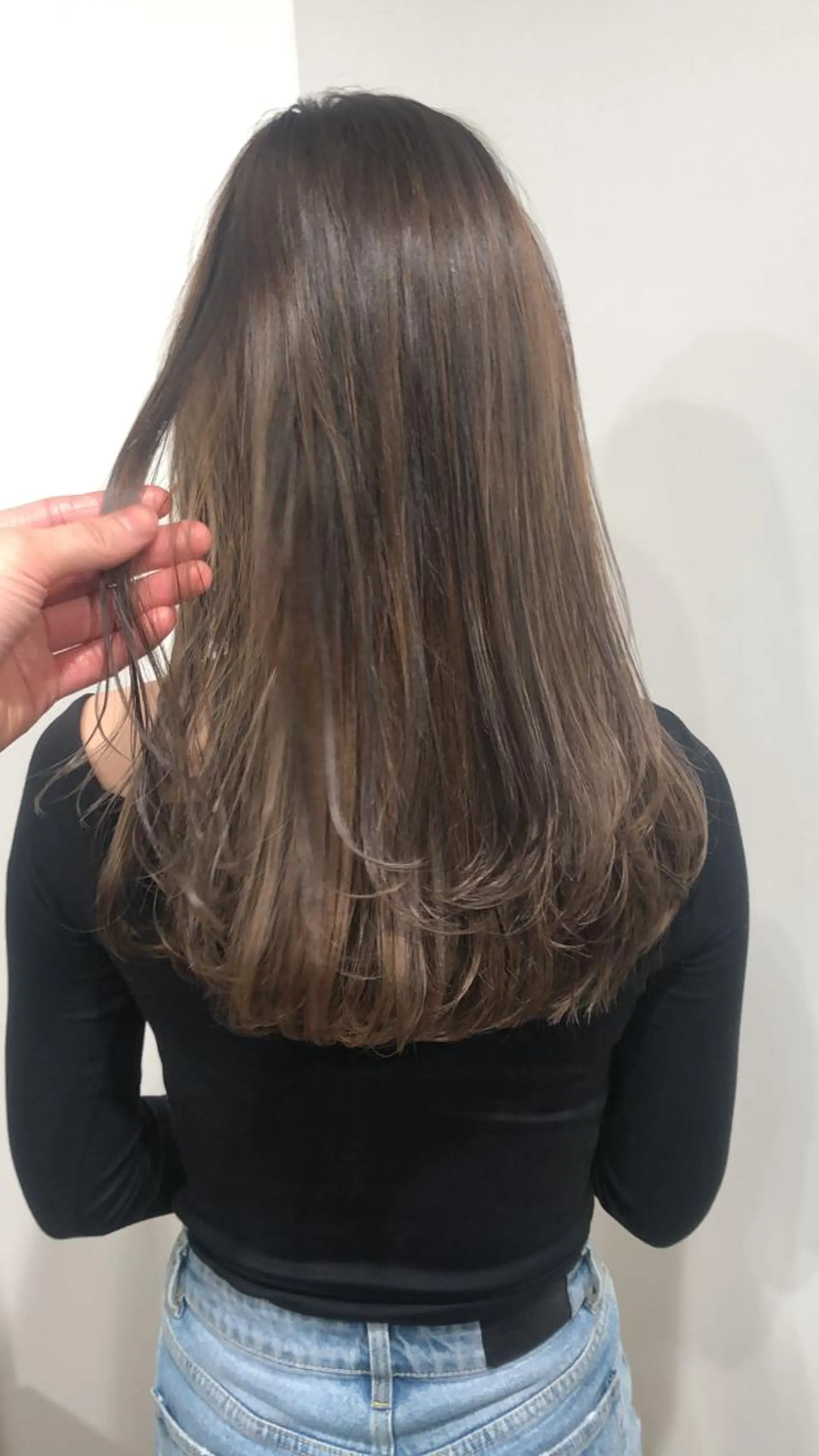 セミロング カラー タカハシ ユウキのヘアスタイル