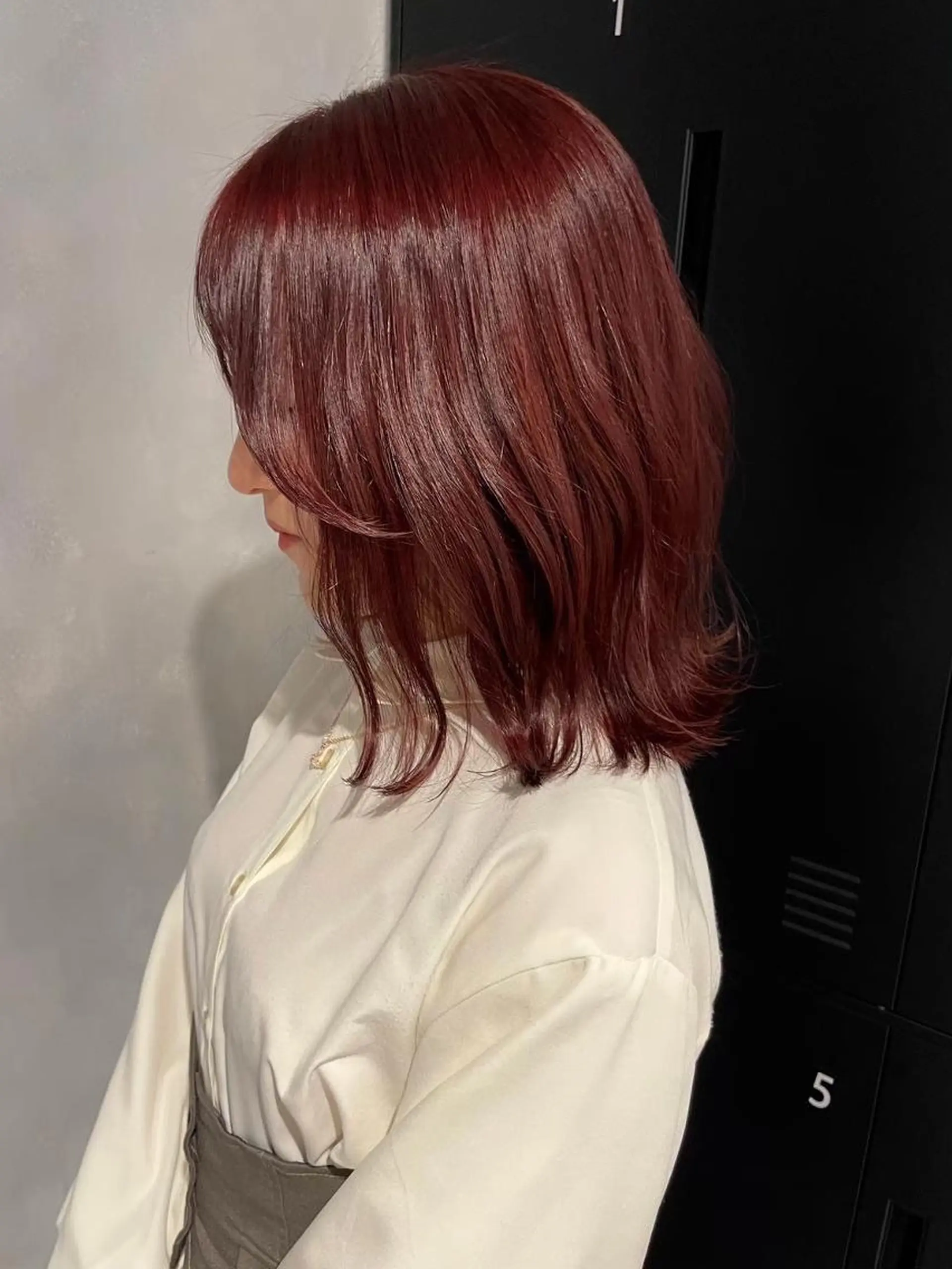 ミディアム カット ヘアカラー MIA スタイリストのヘアスタイル