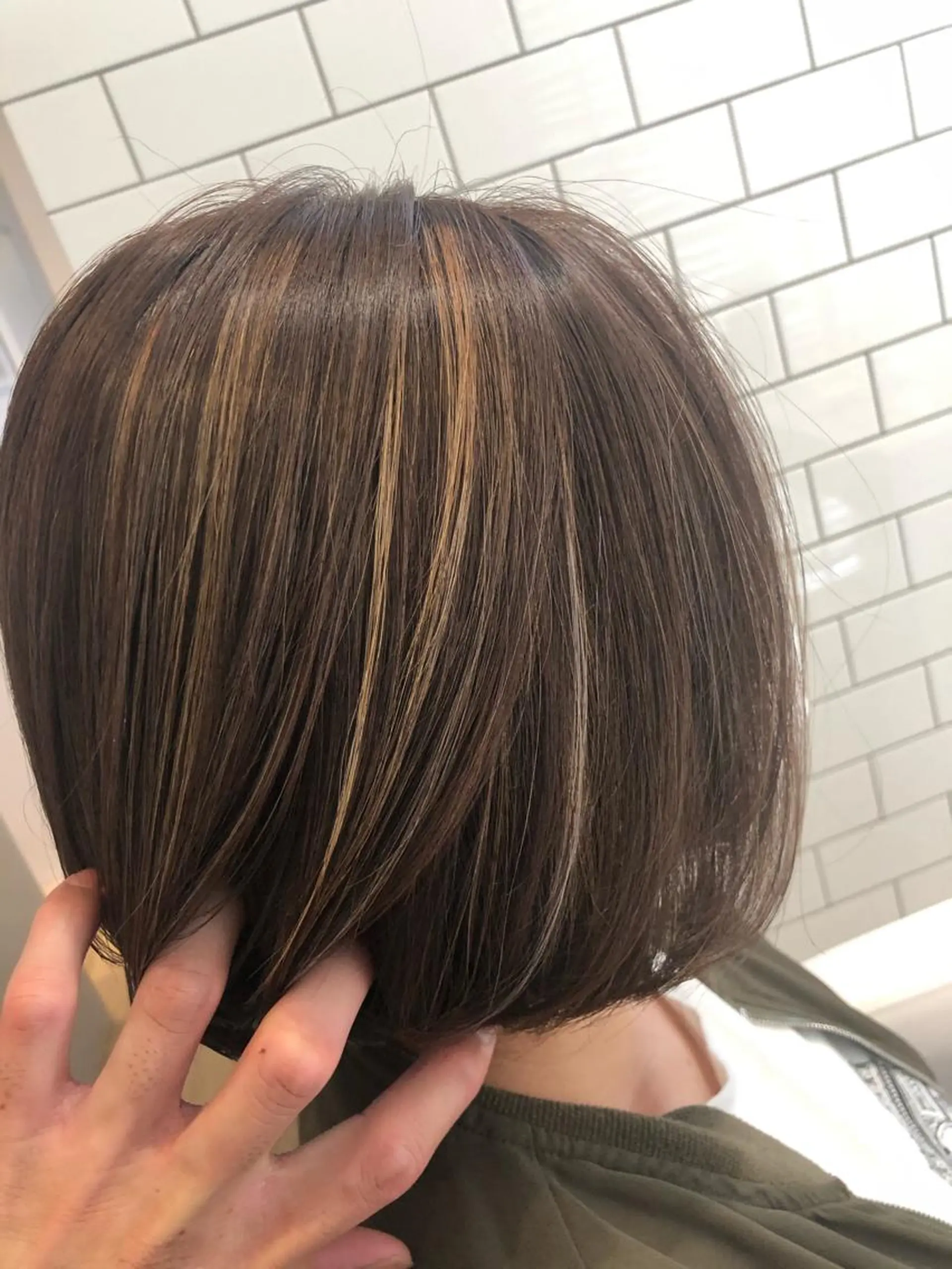 ミディアム カット ヘアカラー トリートメント ブリーチ無し白髪ぼか し/艶髪/津嘉山のヘアスタイル