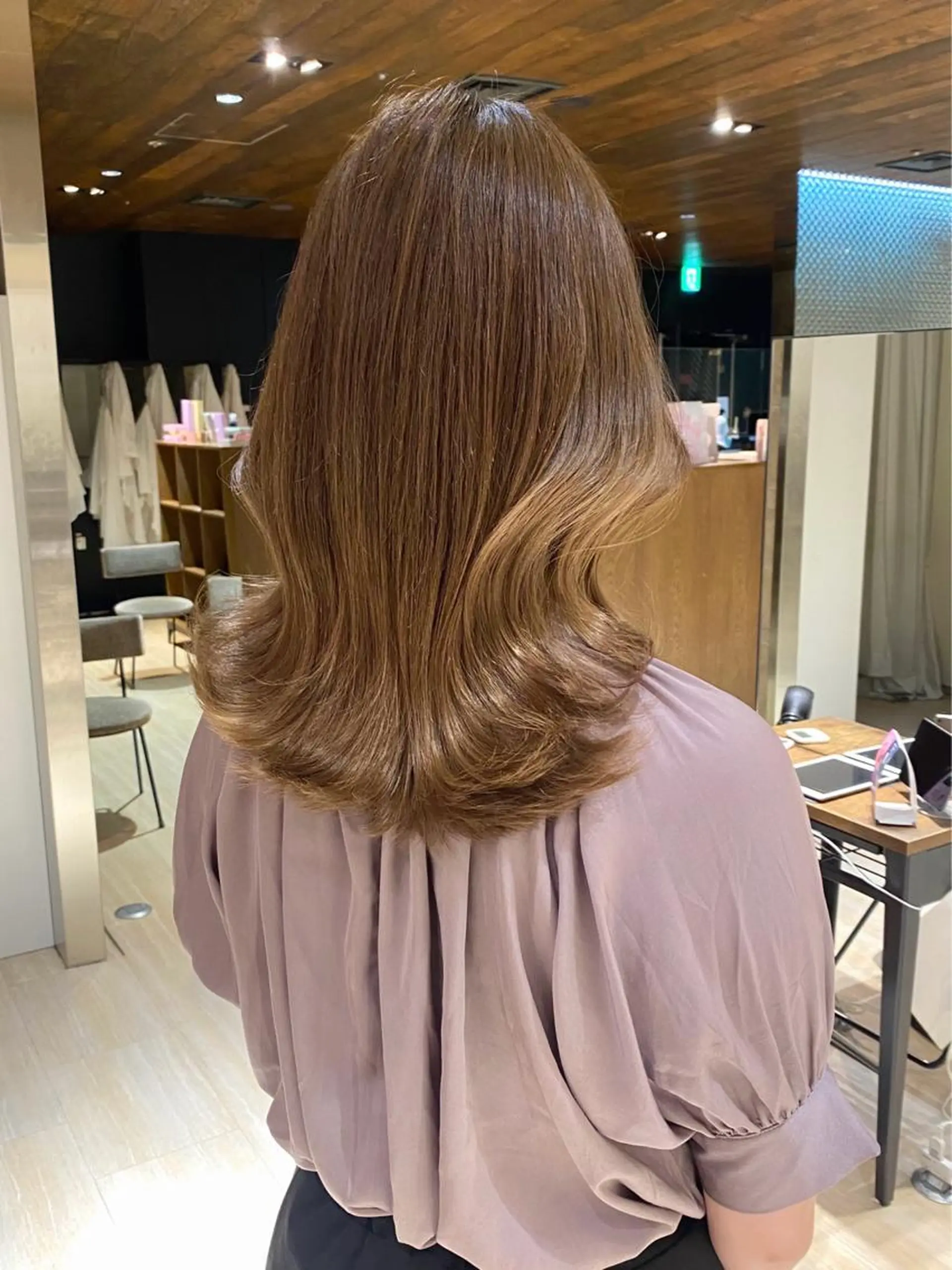 ミディアム カラー レイヤー/顔周り /透明感🩶高橋大のヘアスタイル