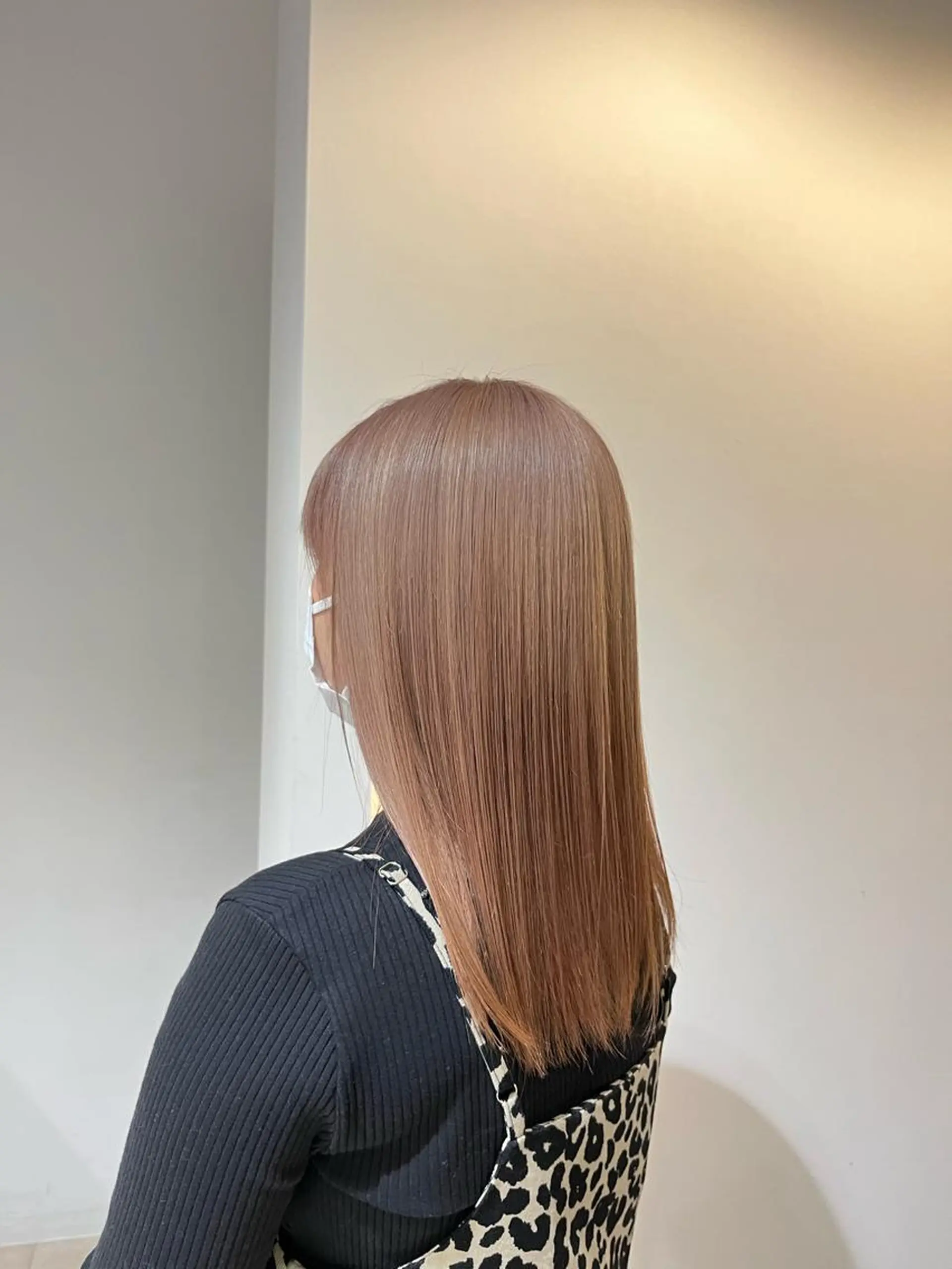 セミロング カラー ベージュカラー ブリーチ 透明感カラー ピンクカラー 髪の修復専門サロン　hair place VIVE所属・KOTA / ハイトーン/髪質改善のヘアスタイル