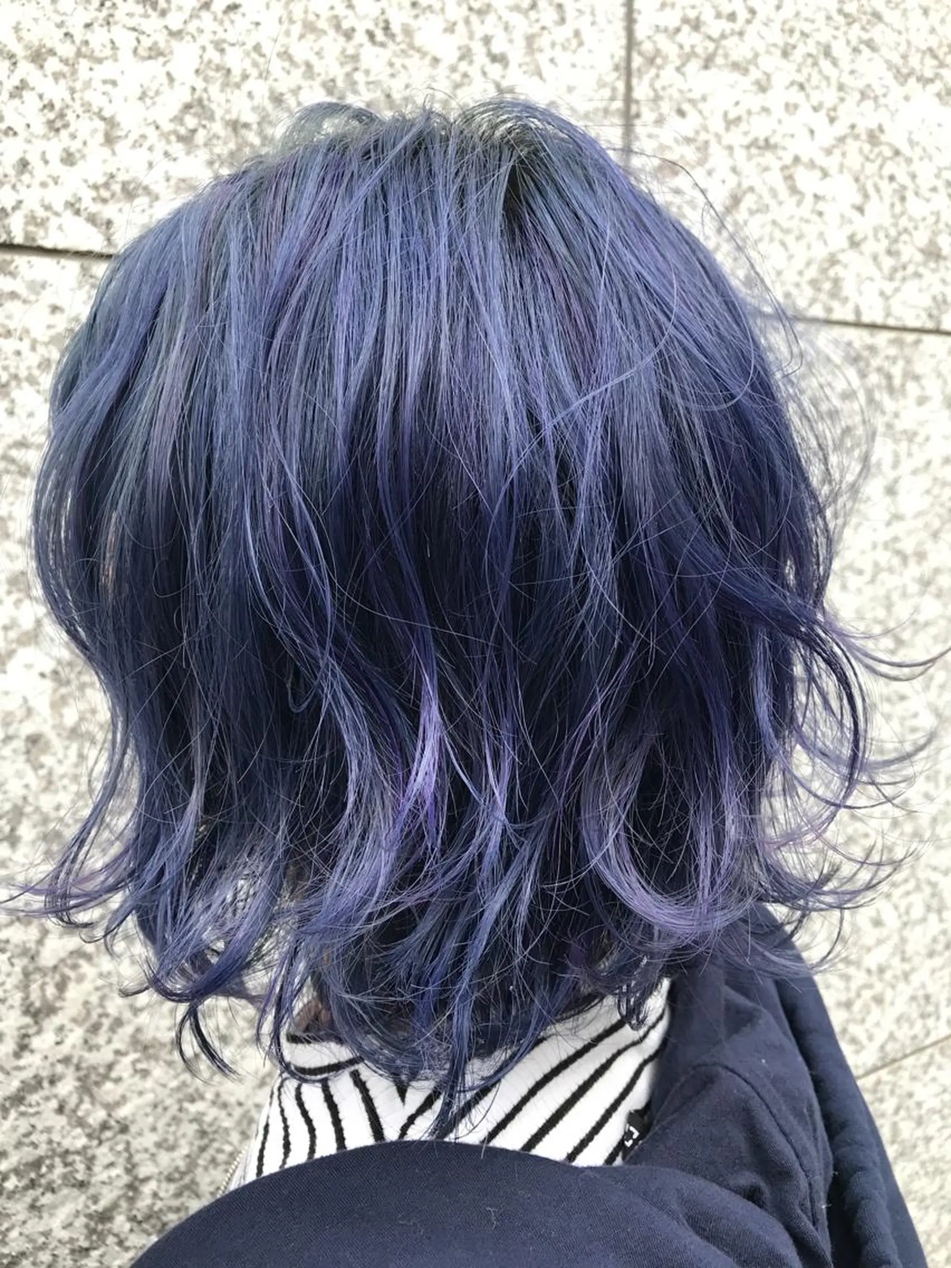 ショート カラー ブリーチ ブルーカラー ブルーバイオレット ハイライトカラー バイオレットカラー BOX mico.のヘアスタイル