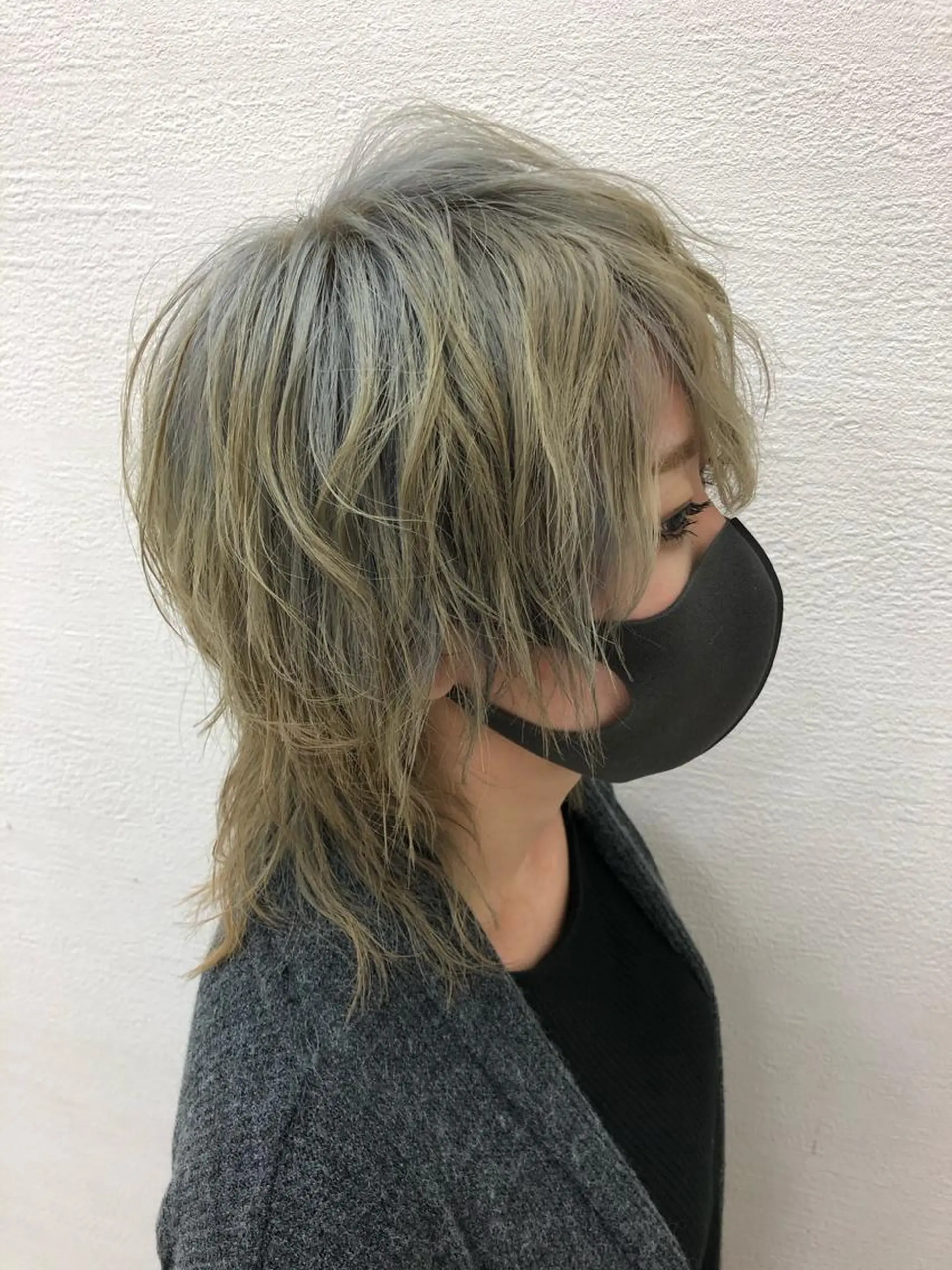 ミディアム ウルフカット 渕向 克海のヘアスタイル