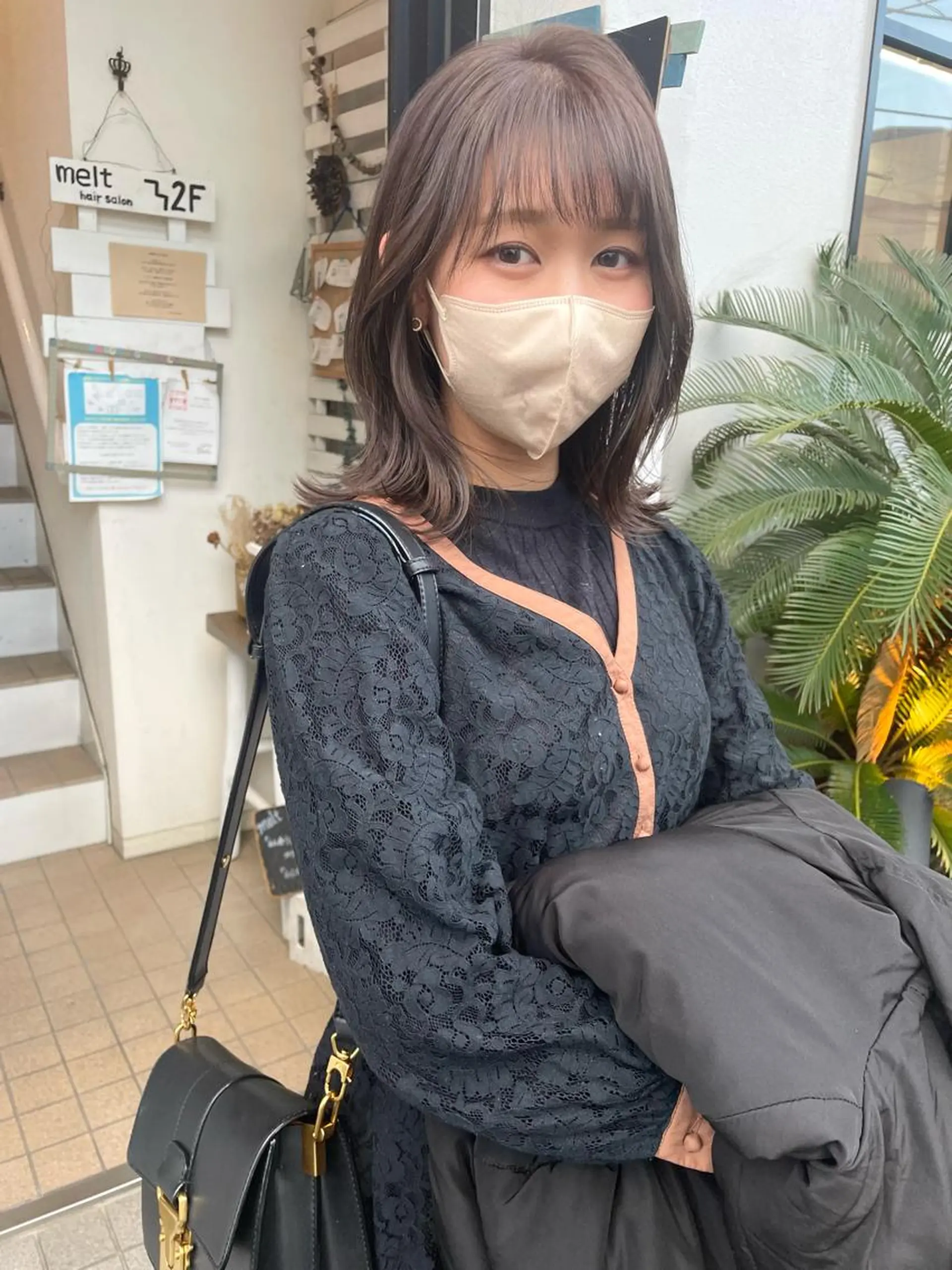 ミディアム カラー ボブレイヤー ベージュカラー ブリーチ 透明感カラー グレージュ 🩰オリーブ/ ベージュ松本咲花🩰のヘアスタイル