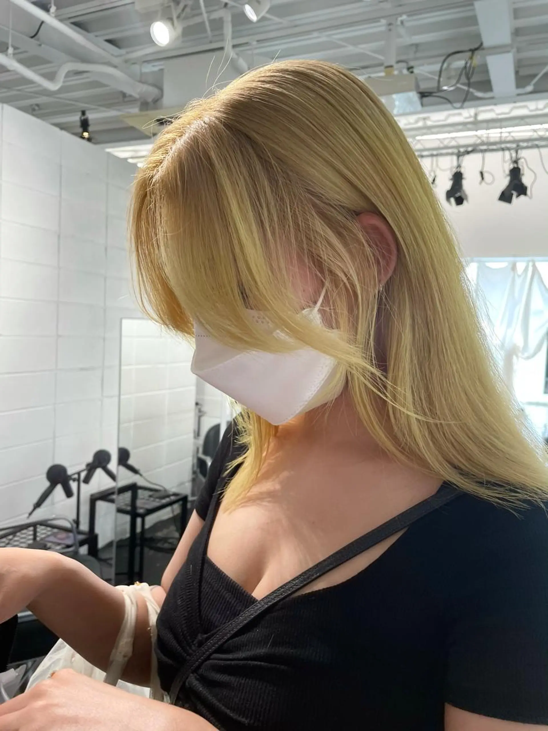 セミロング カラー ヘアアレンジ ブリーチ イエローカラー カット ヘアカラー トリートメント 艶ハイトーン/ヘア アレンジAYAKAのヘアスタイル
