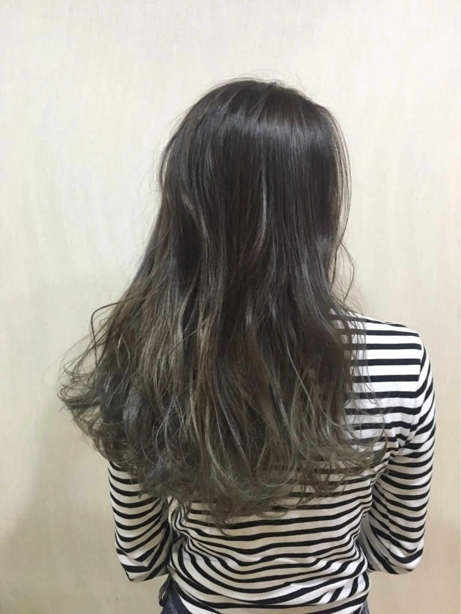 カラー アッシュ ハイライトカラー 磧本 祐里恵のヘアスタイル