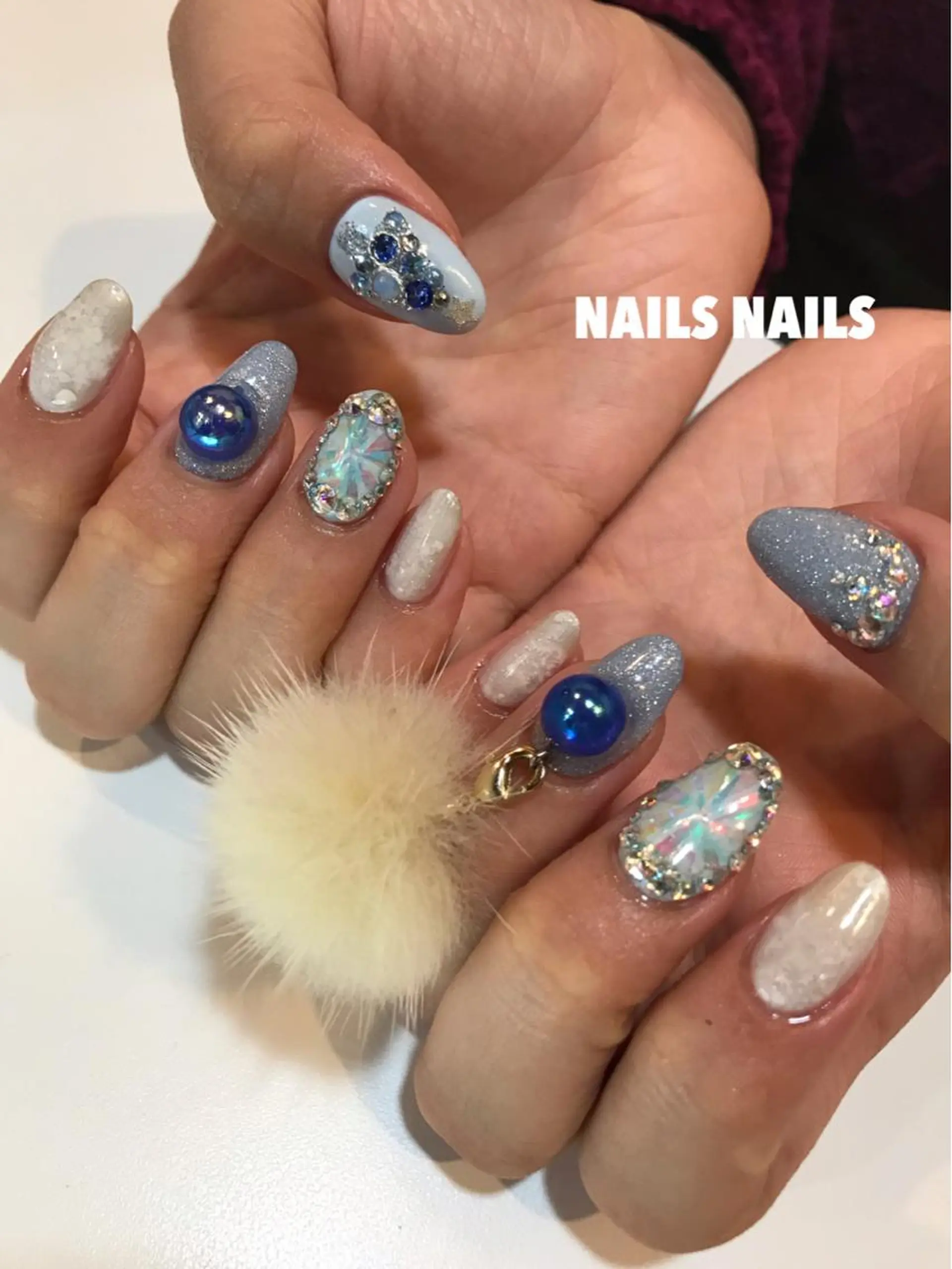 ネイル ブルー ジェルネイル ホワイト 冬ネイル クリスマス ハンドネイル NAILSNAILS ERIKAのネイルデザイン