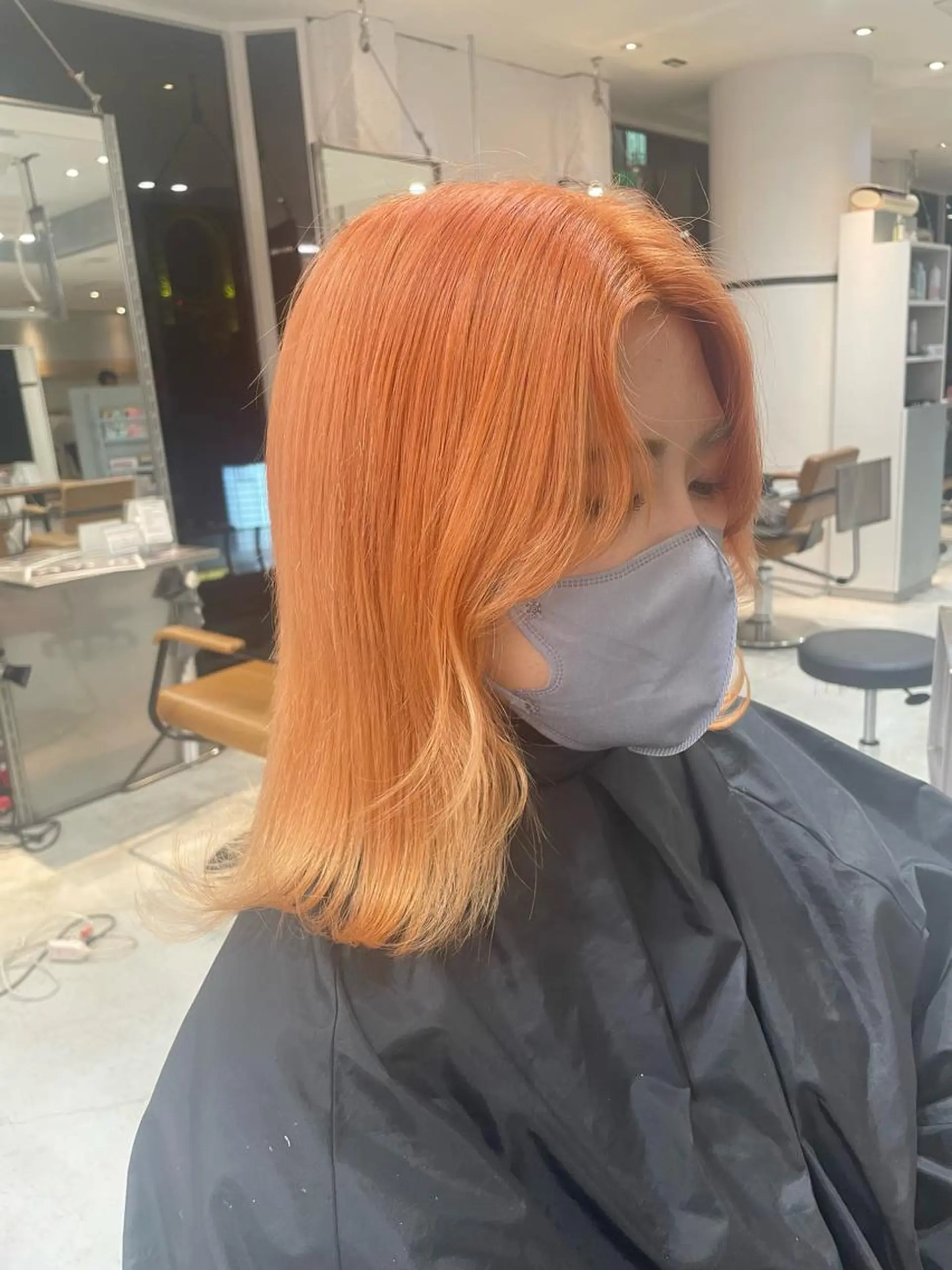 セミロング カラー 艶ハイトーン👑♡ NATSUKIのヘアスタイル