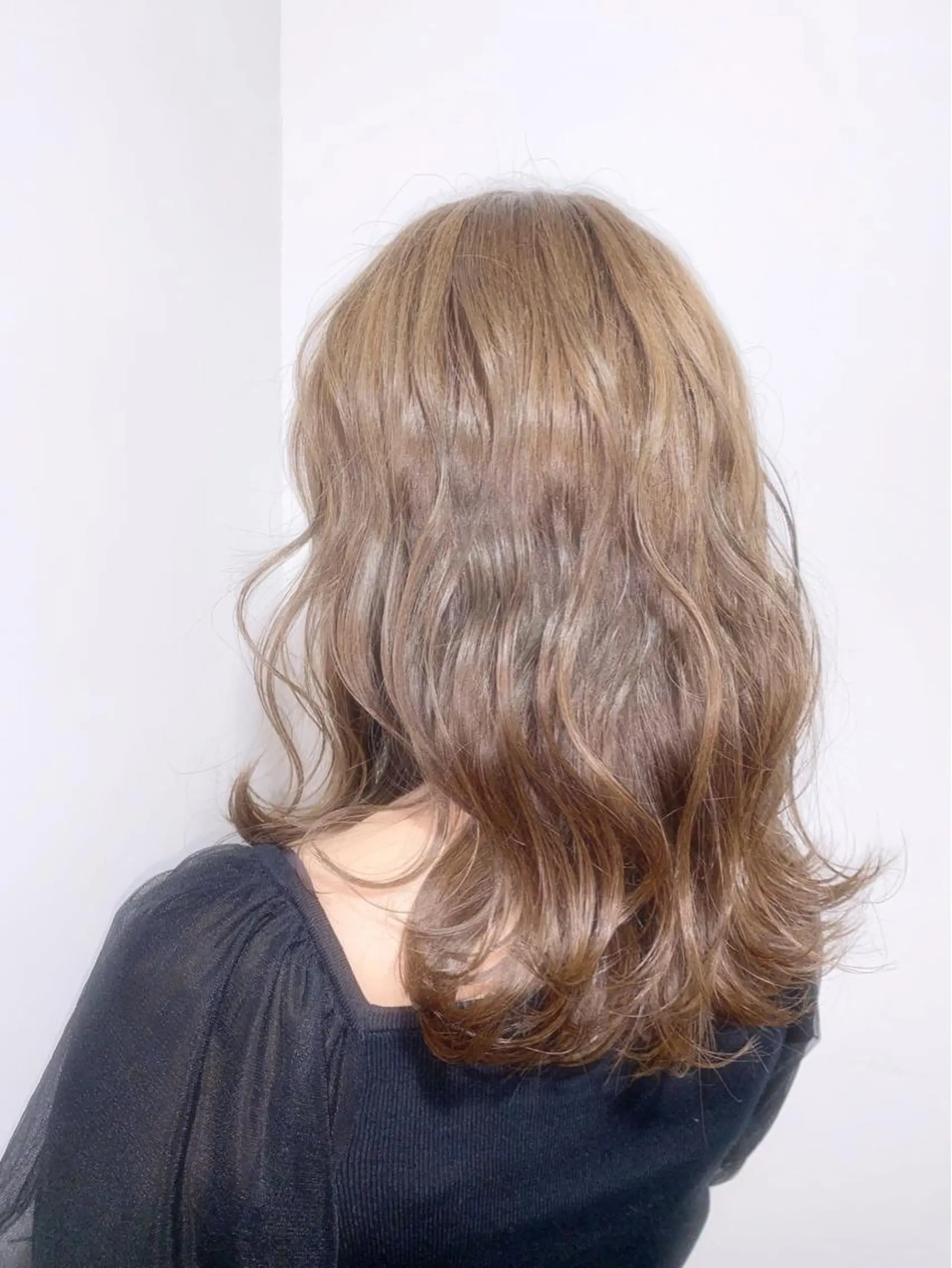 ミディアム カラー アディクシーカラー ベージュカラー 黒髪 ブリーチ ブルーカラー ヘアカラー トリートメント 藤澤 夏実/インナーカラーのヘアスタイル