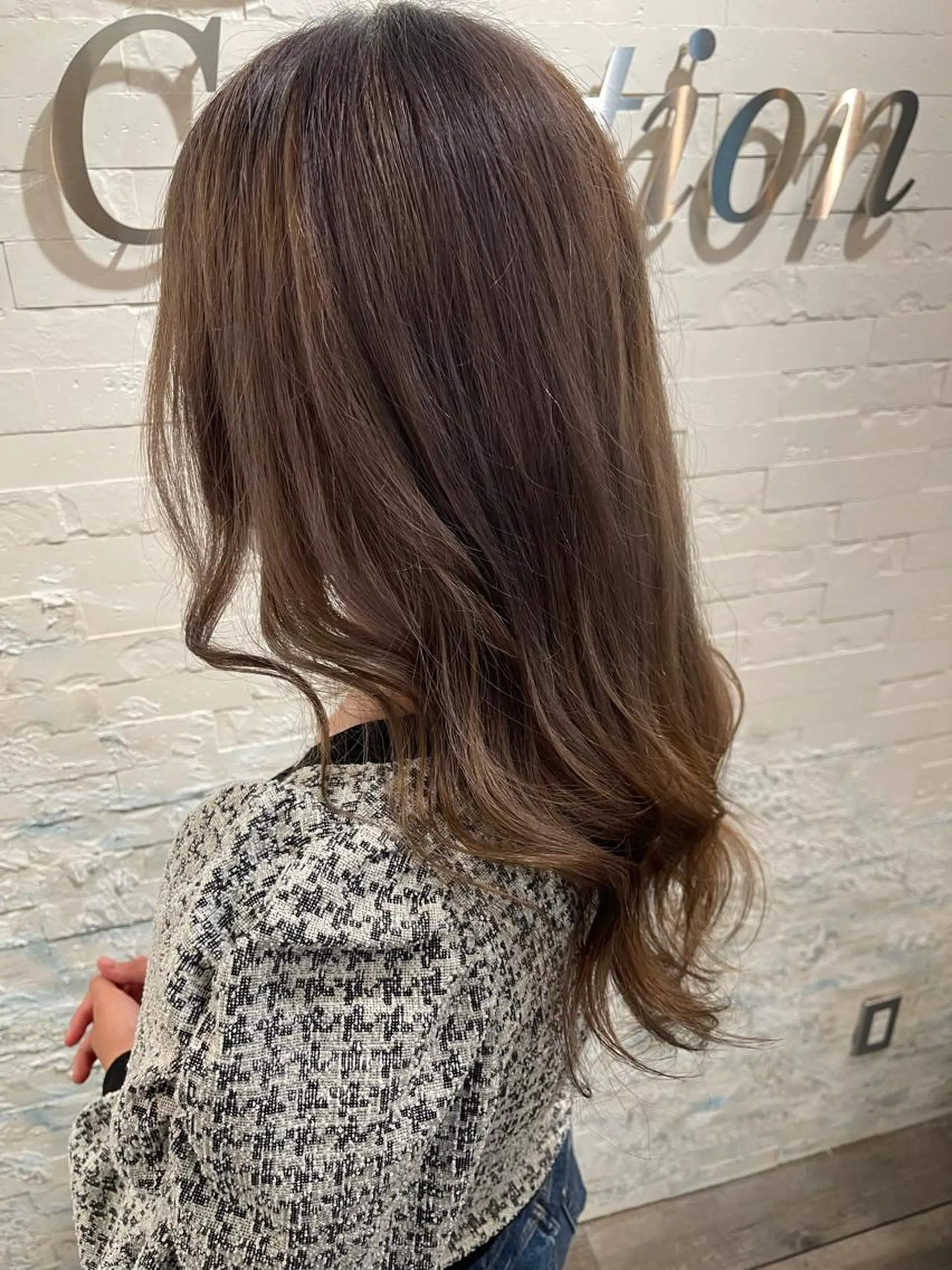 ロング ハイトーン ／ レイヤー/吉田陸斗のヘアスタイル