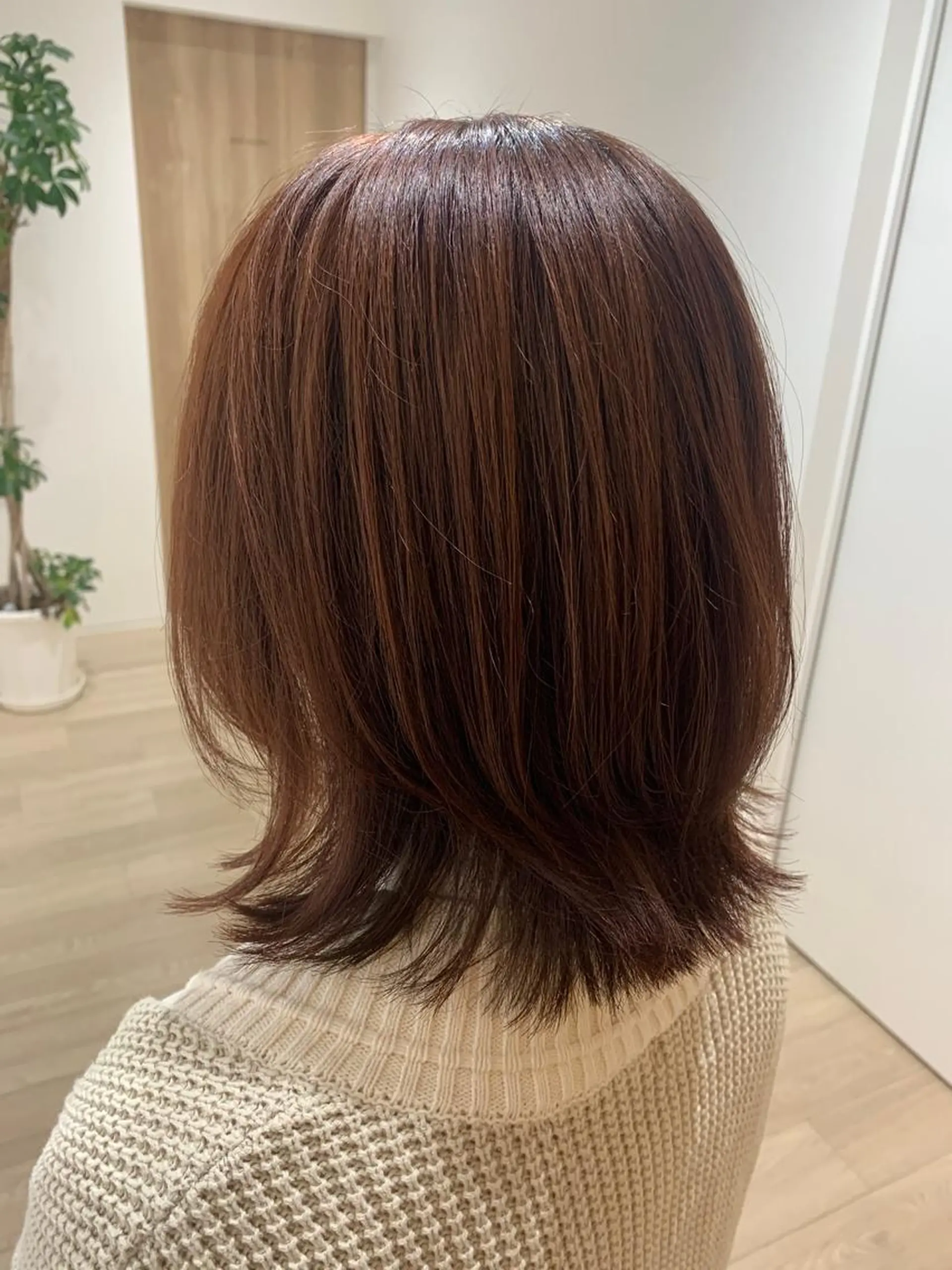 ミディアム カット ヘアカラー ケアブリーチ、パーマ 田中千隼のヘアスタイル