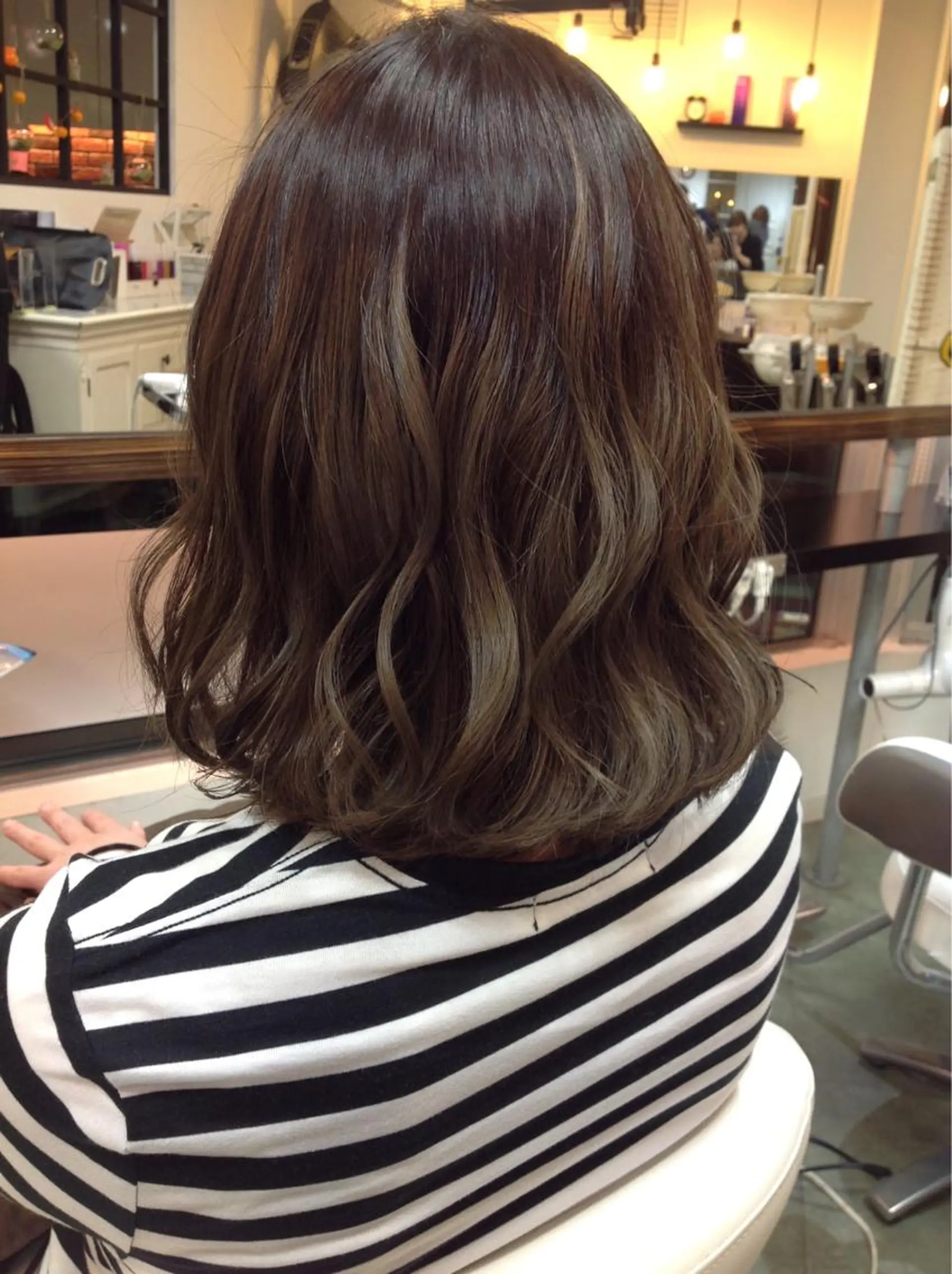 ミディアム カラー 榎園 由美のヘアスタイル