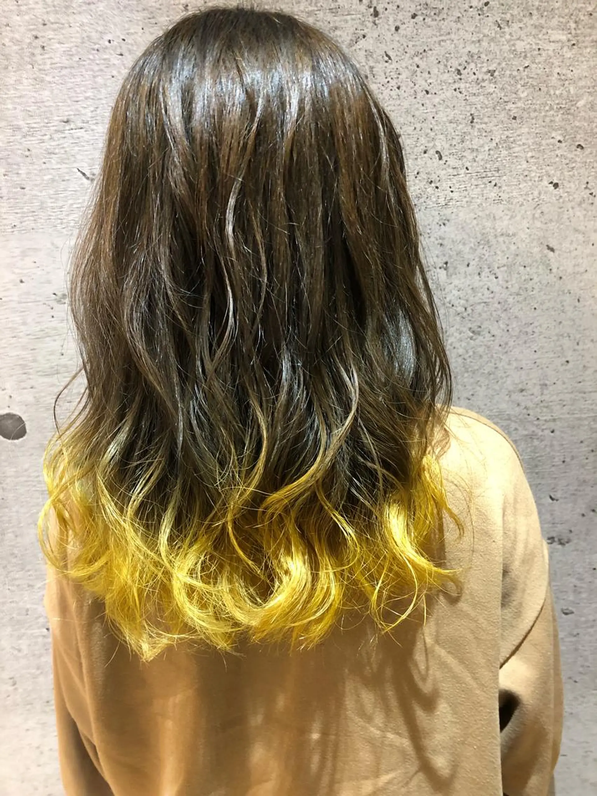 ロング カラー グラデーションカラー イエローカラー カット ヘアカラー トリートメント 久保 敏之のヘアスタイル