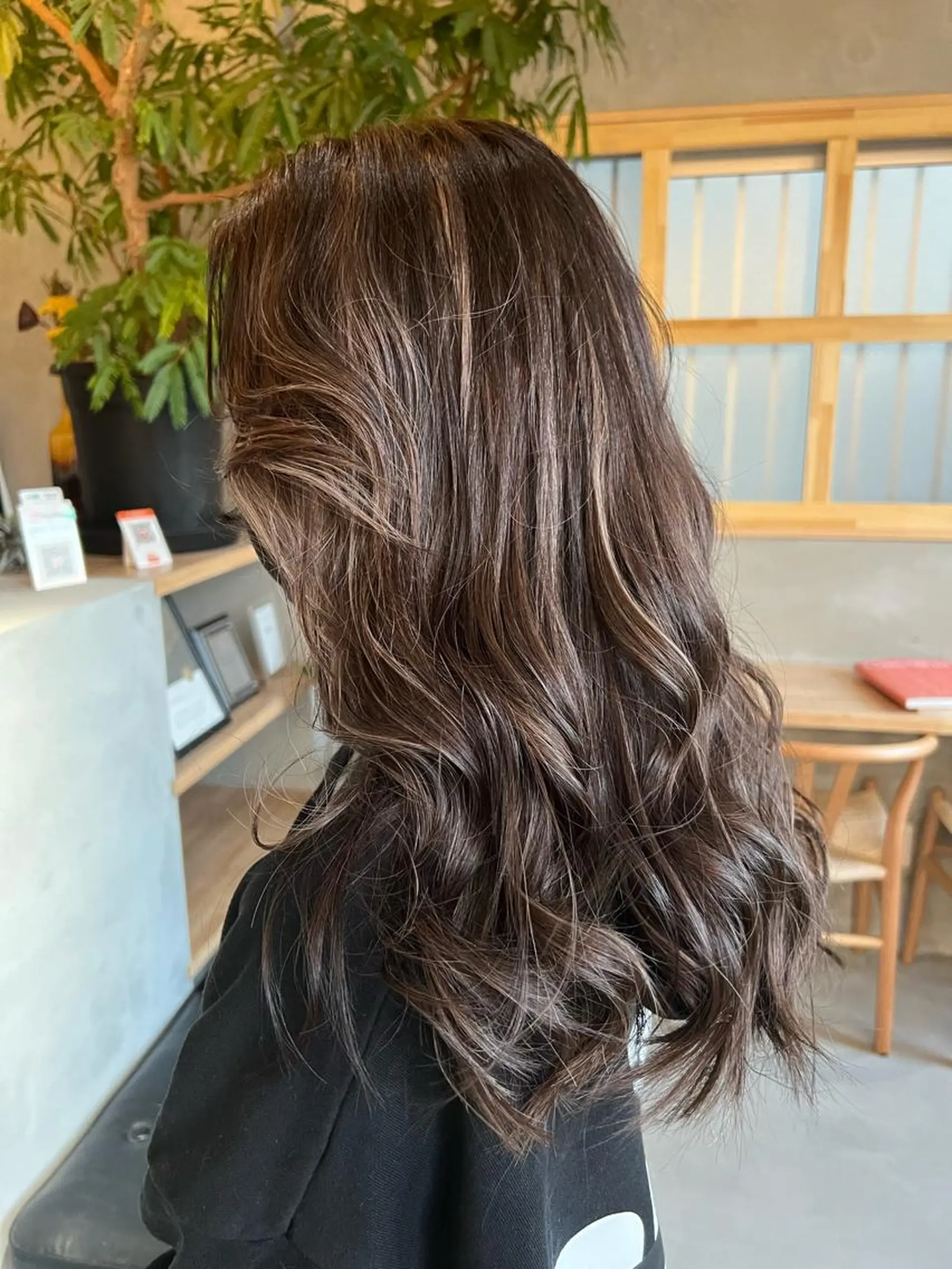 ロング カラー ハイライトカラー イルミナカラー インナーカラー ボブ ハイライト カット ヘアカラー トリートメント SHINYA シンヤヘアーズのヘアスタイル