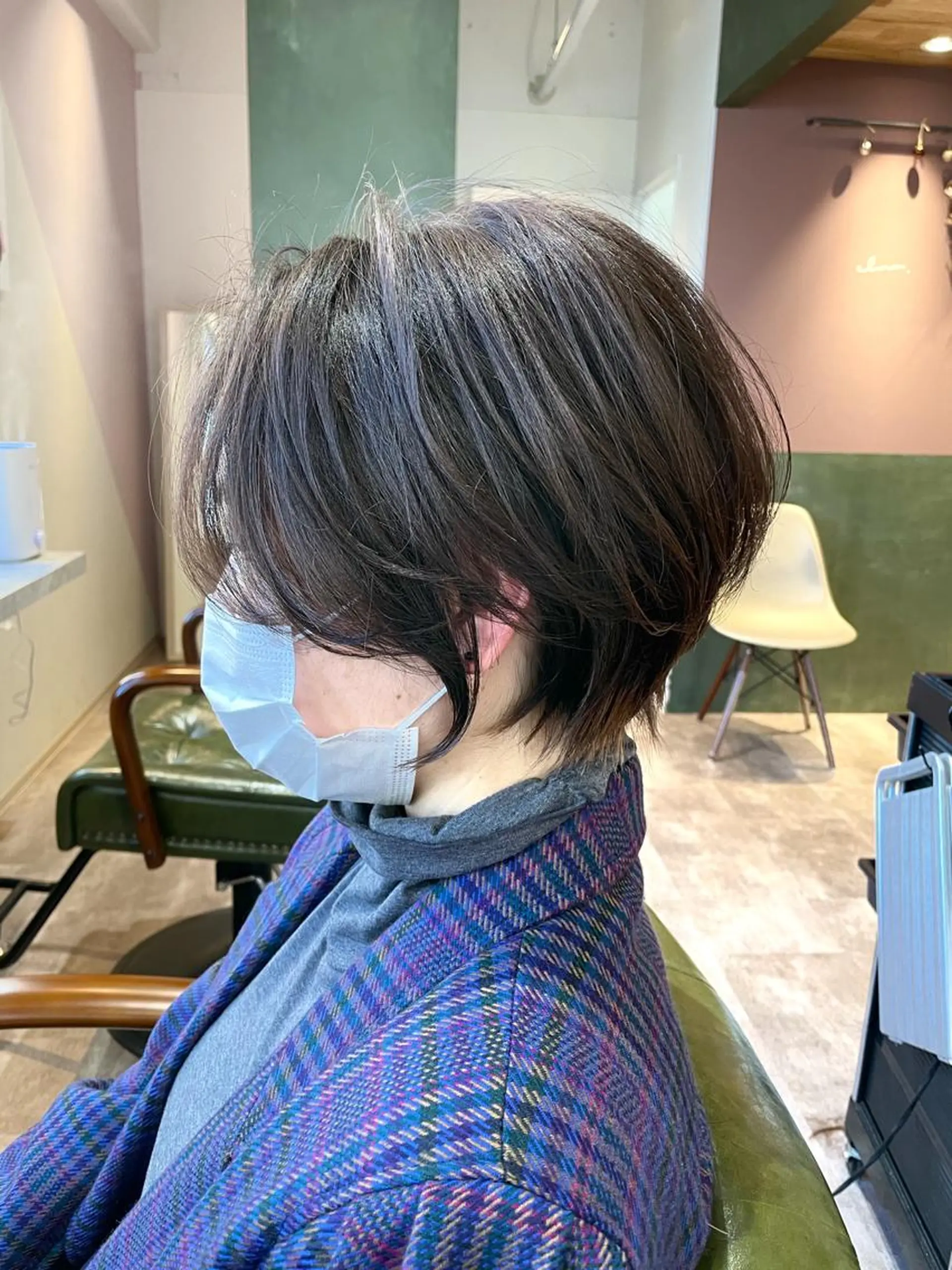 ショート esse大阪茶屋町店所属・レイヤーカット 新井田陽寿のヘアスタイル