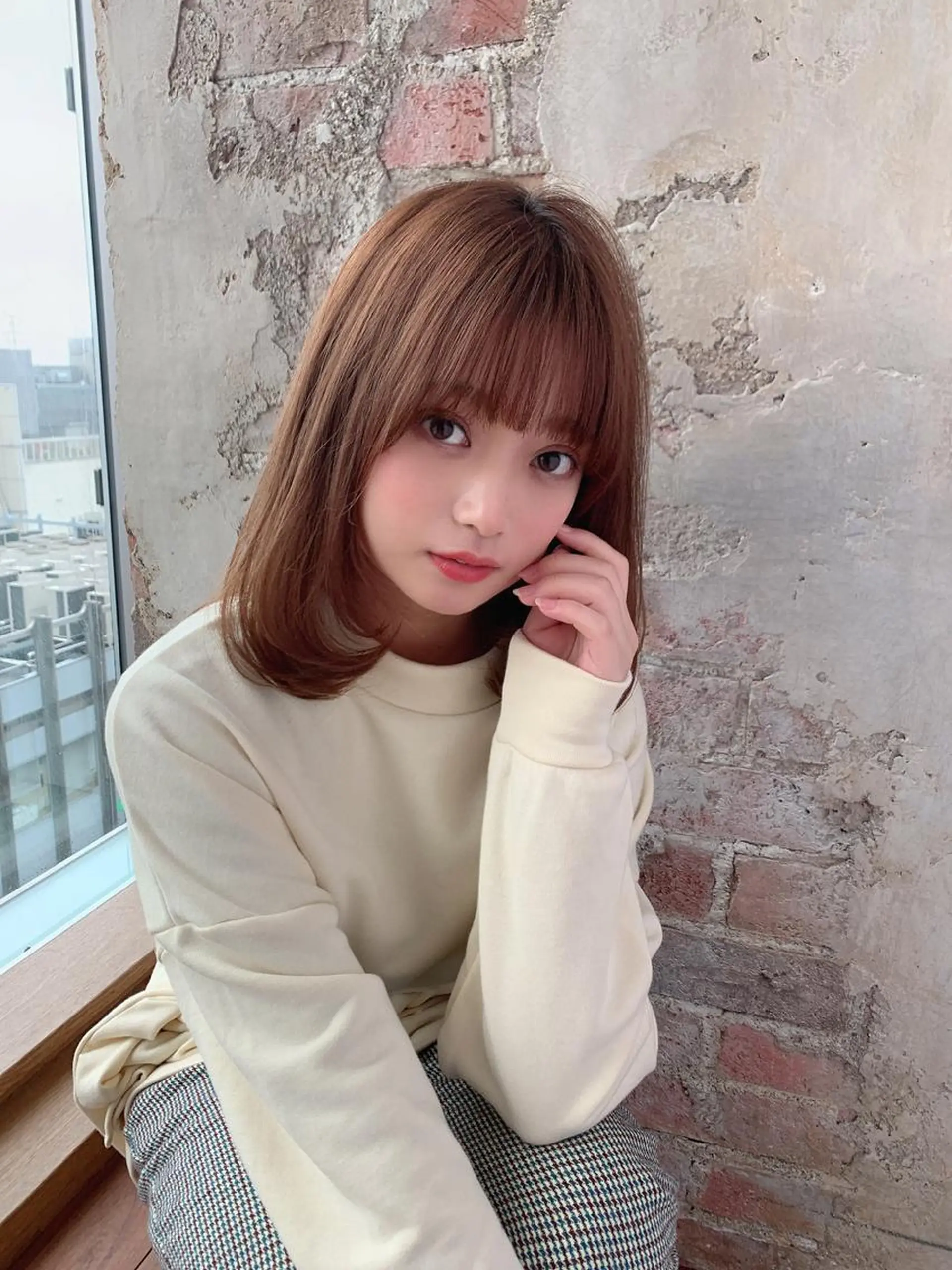 ミディアム カラー パーマ バレイヤージュ ブリーチ ケアブリーチ ダブルカラー ハイライトカラー カット ヘアカラー トリートメント 新宿✨顔周りカット 韓国ヘア/坂本亜裟海のヘアスタイル