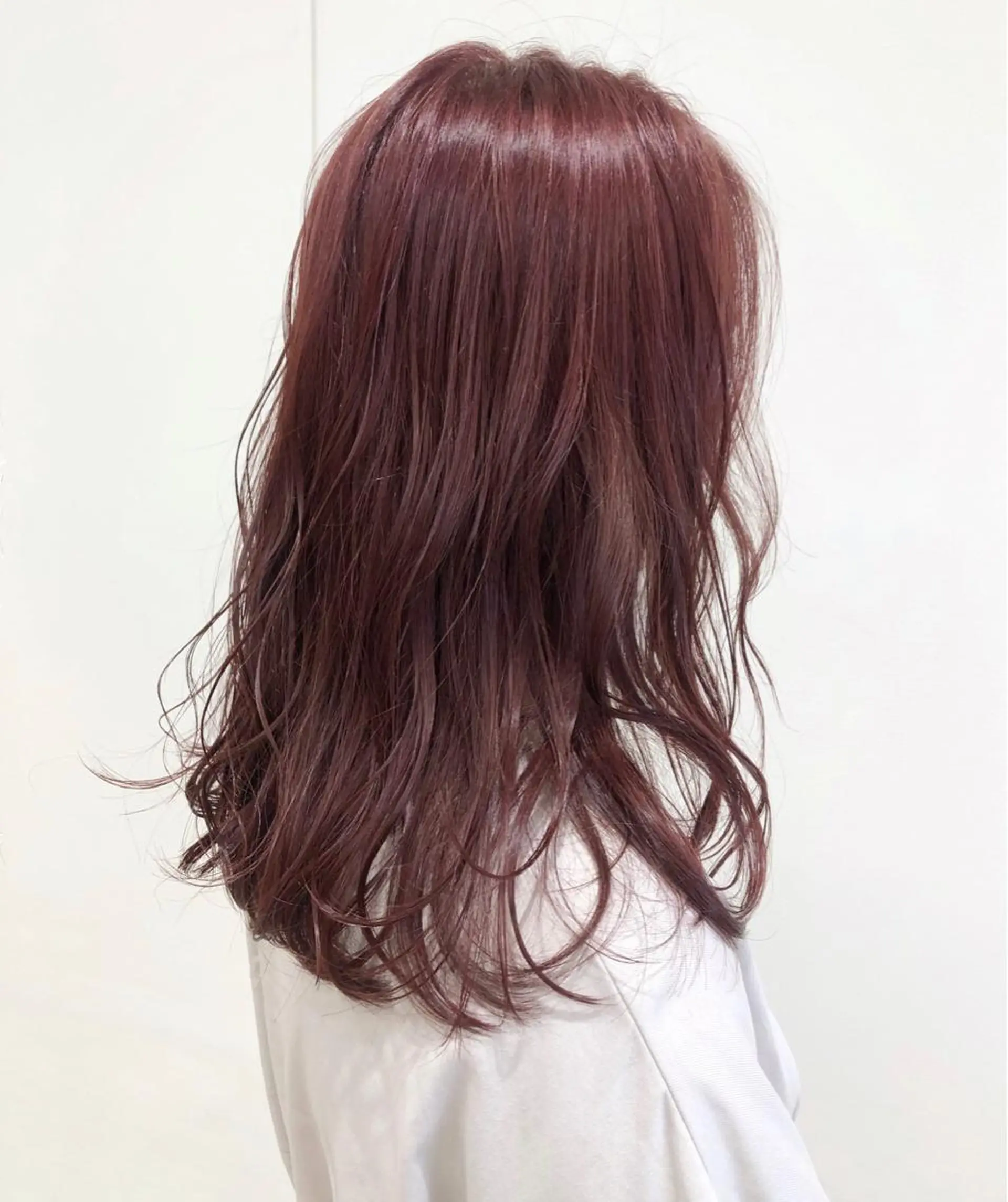 ミディアム カラー カシス レッドカラー ケアブリーチ 坪井佑樹のヘアスタイル