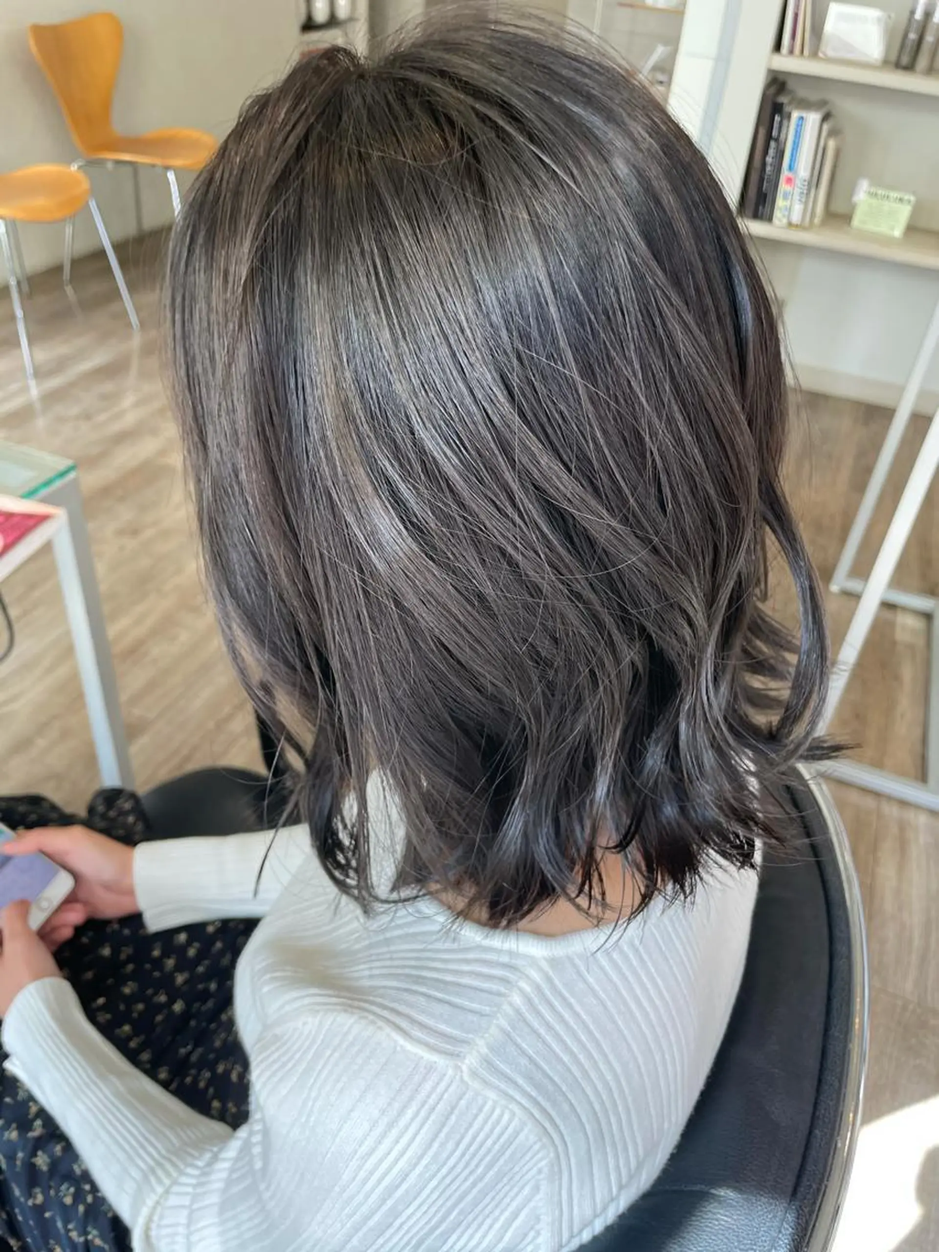 ミディアム カラー 中村 玲のヘアスタイル