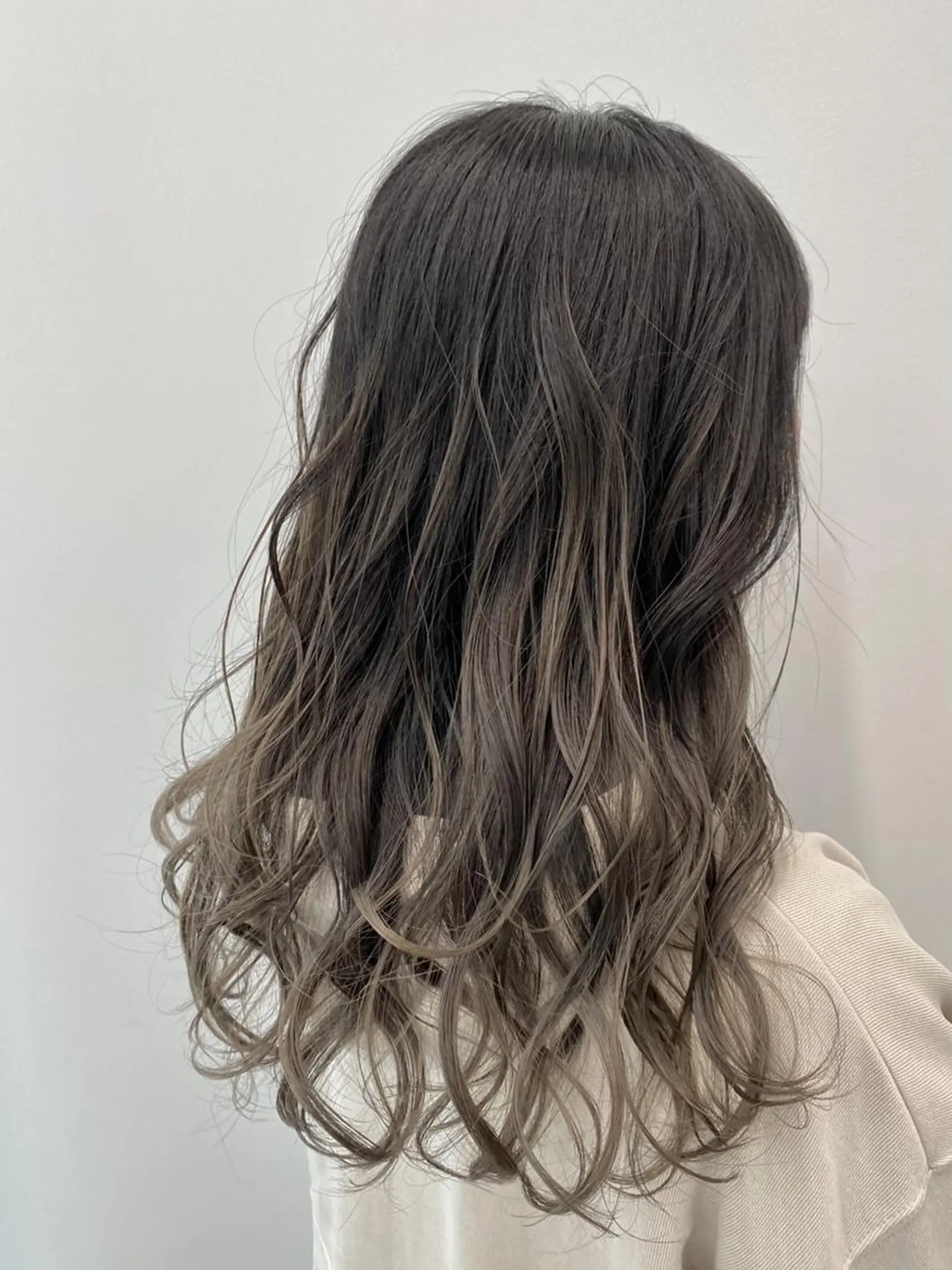 ロング カラー パーマ 公式 Ease by amble luxeのヘアスタイル