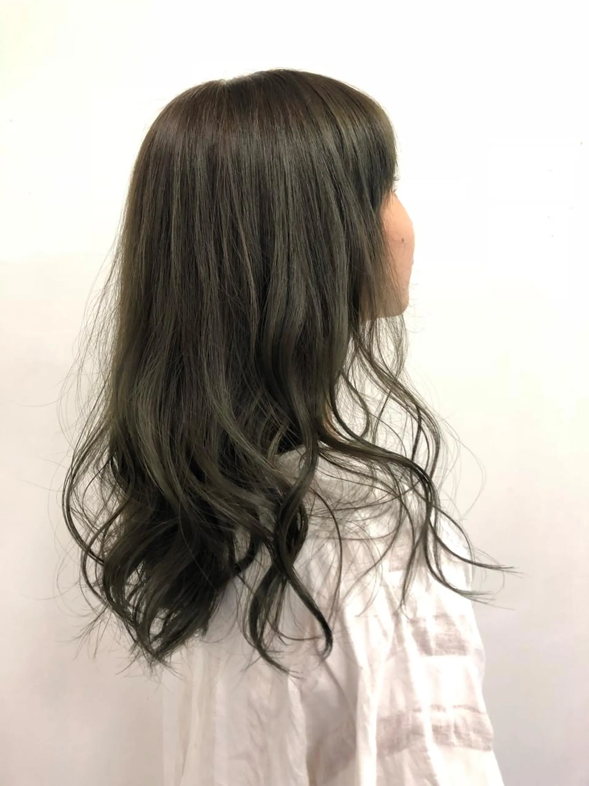 ミディアム カラー CoCooN Hiromiのヘアスタイル