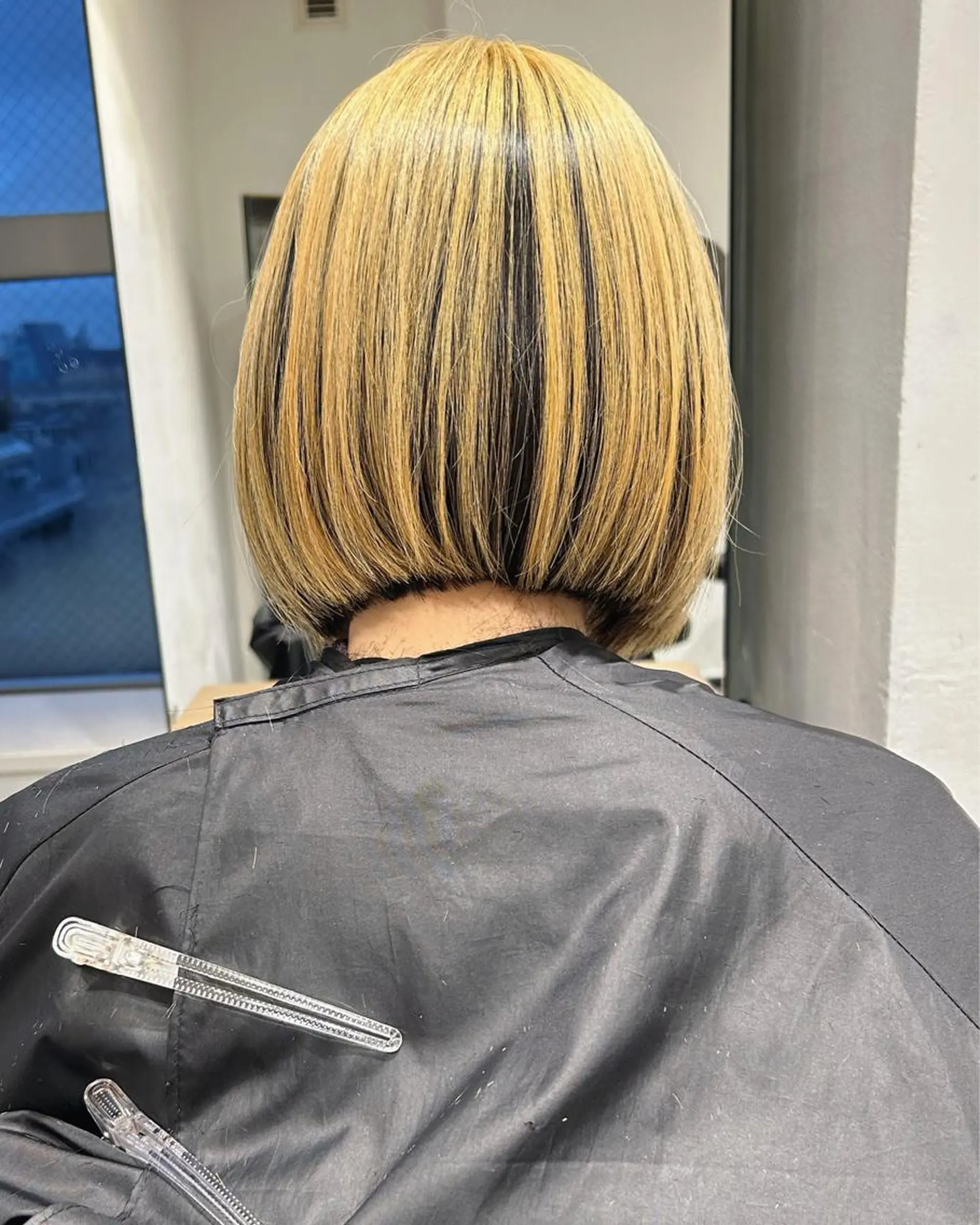 ショート カラー 抜きっぱなしブロンド カット ヘアカラー トリートメント Loom.所属・村上雅人 ナチュラルモードのヘアスタイル