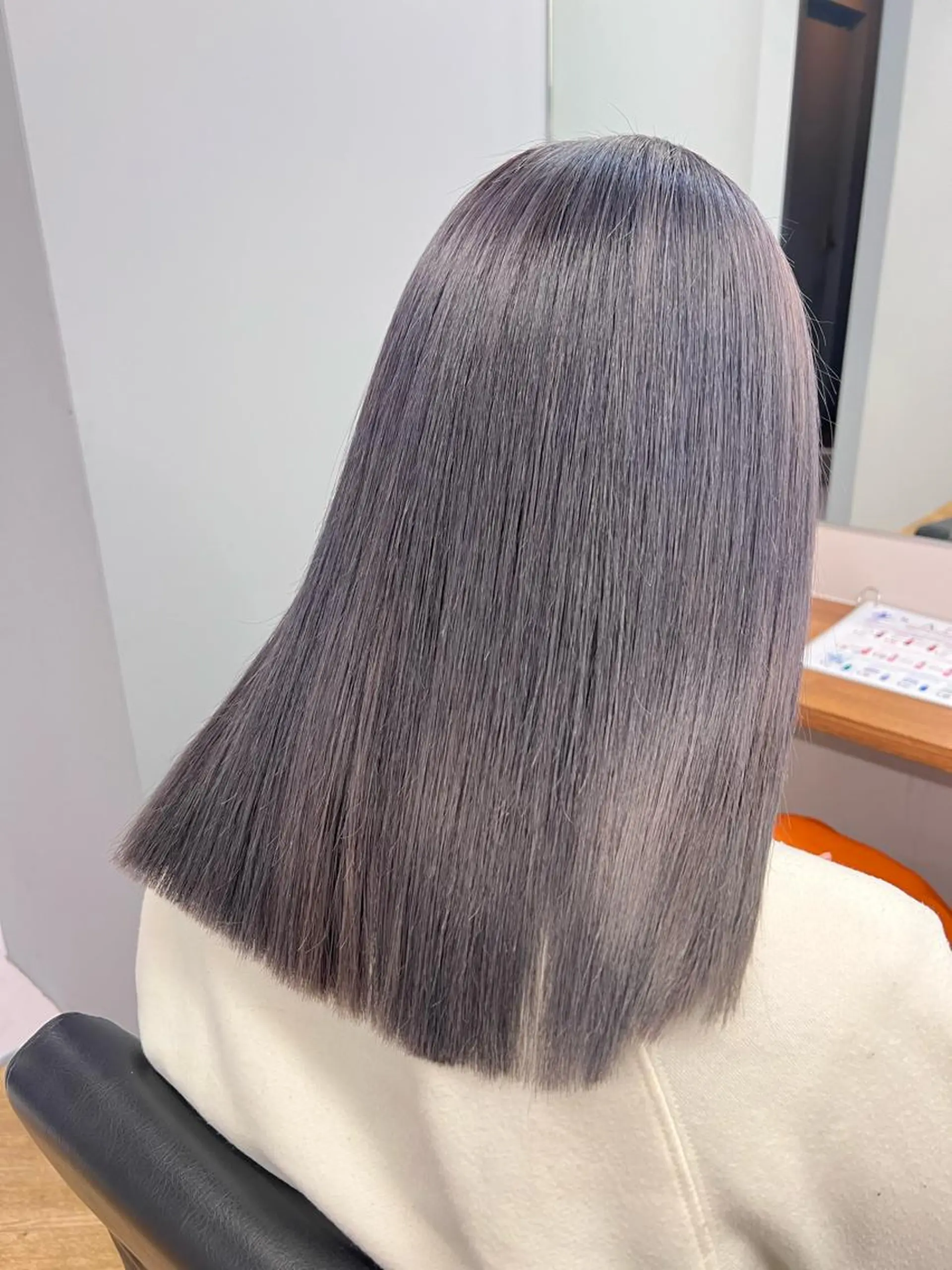 セミロング カット ヘアカラー 髪質改善＆ハイトーンカラー Cica神戸三宮元町店所属・福田 美波のヘアスタイル