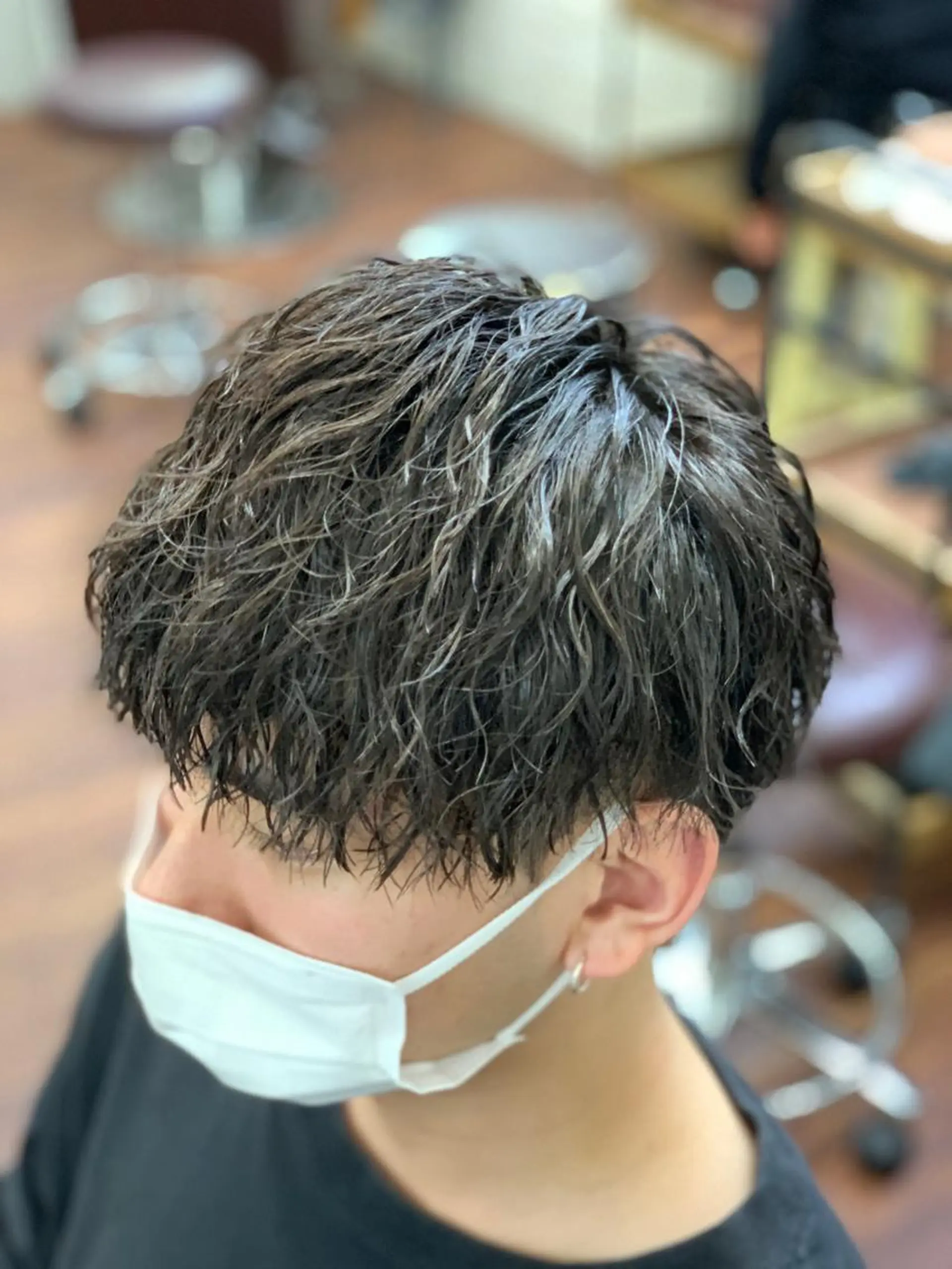 ショート パーマ メンズ アップバング メンズブリーチ センターパート フェードカット メンズハイライト クセを最大限に活かす メンズパーマ奈良大祐のヘアスタイル