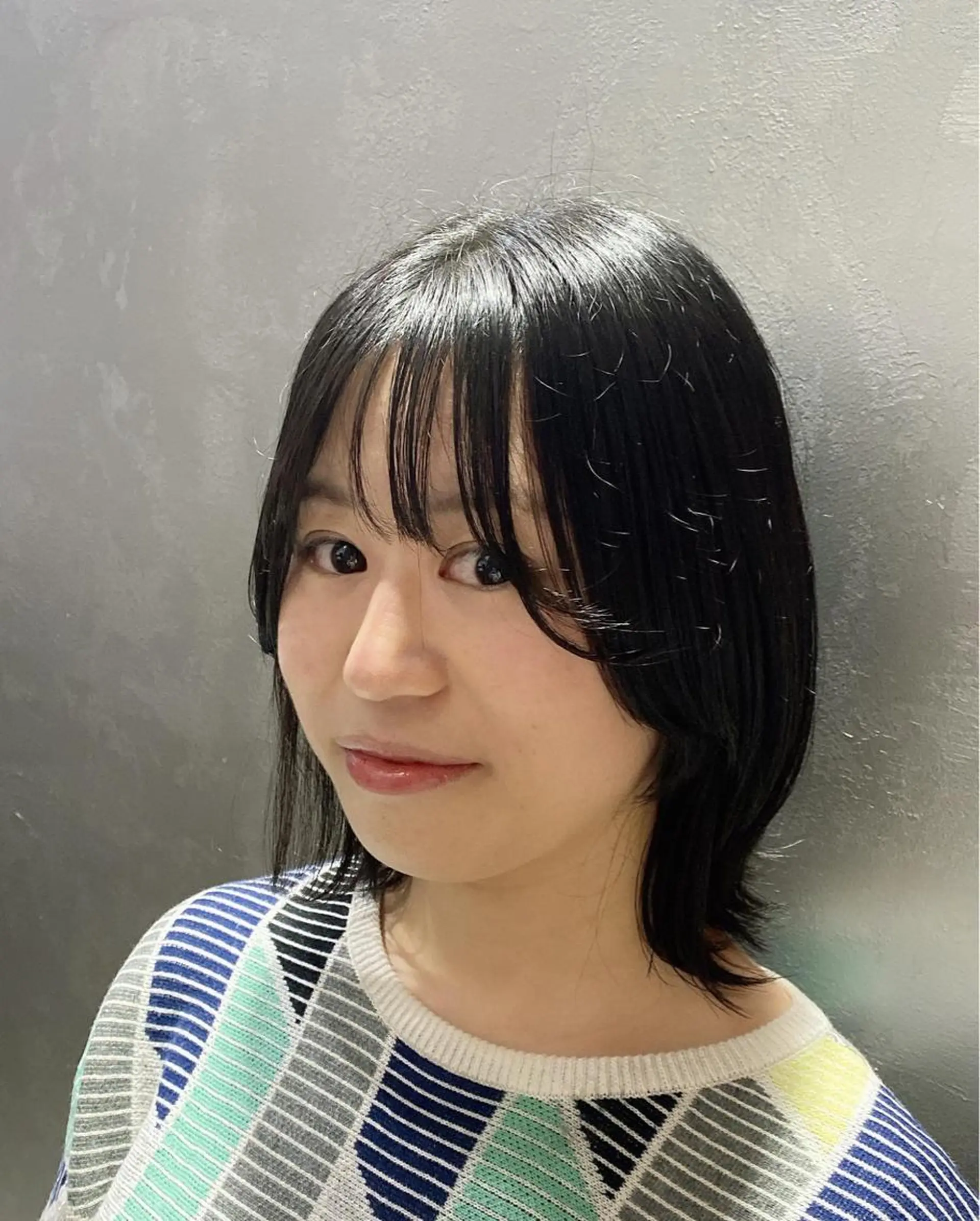 ミディアム 羽根 ひよりのヘアスタイル