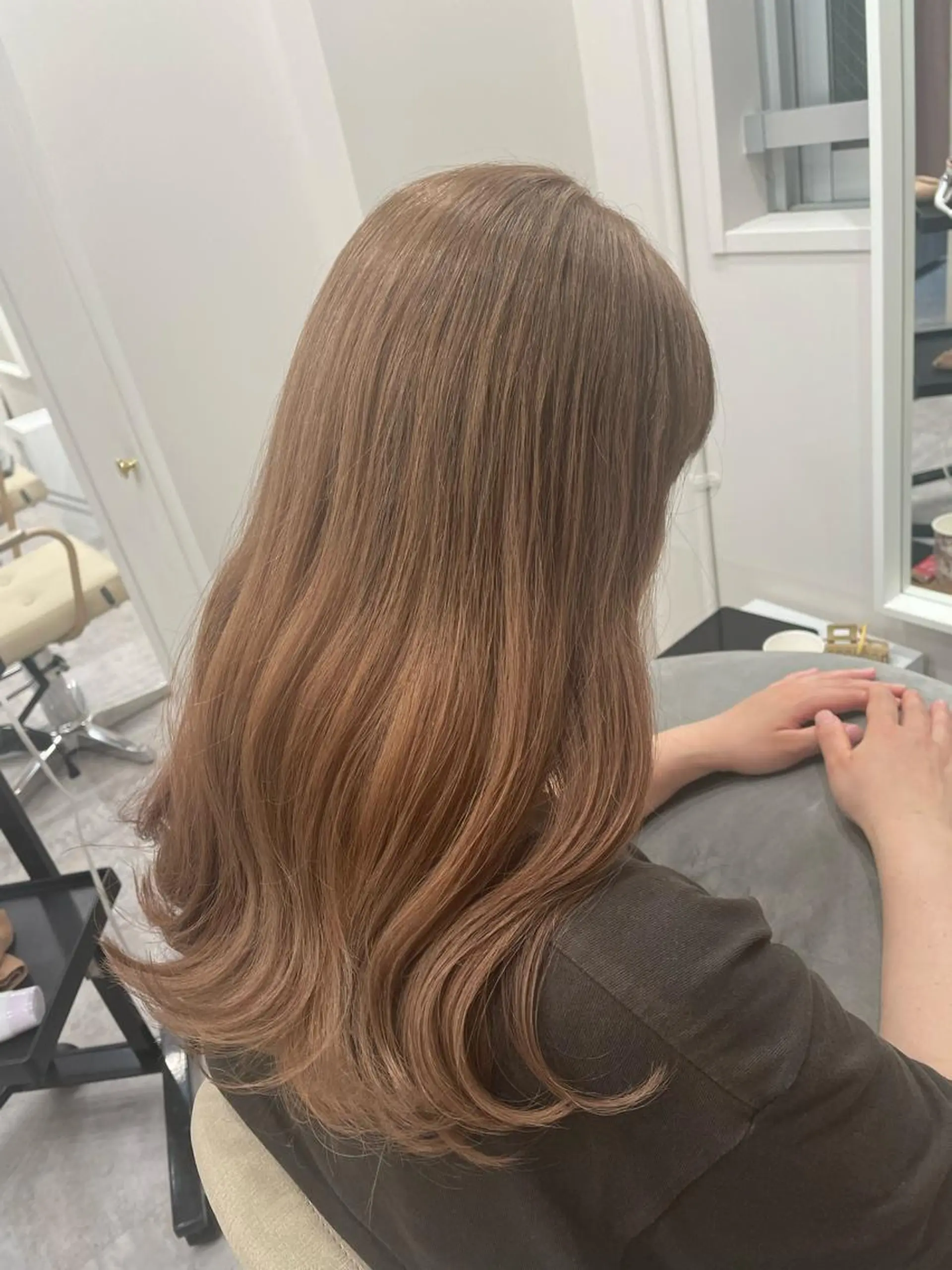 ロング カラー ベージュカラー ブリーチ ミルクティーベージュ 💐宮坂 歩💐のヘアスタイル