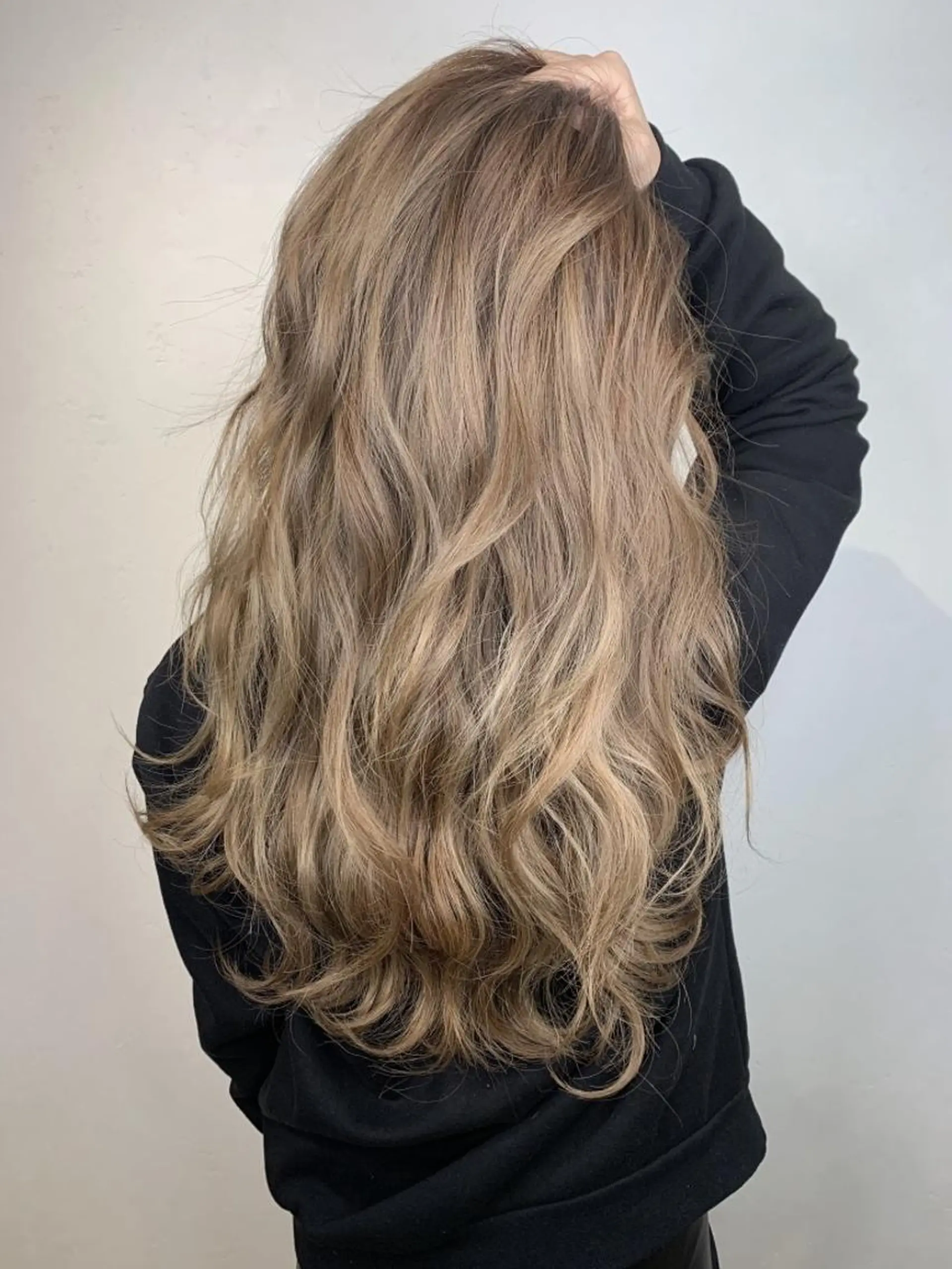 セミロング ボブ 斜めバング 外国人風カラー 伸ばしかけ レイヤーカット ＿WHITE鳳店 アンダーバーホワイトのヘアスタイル