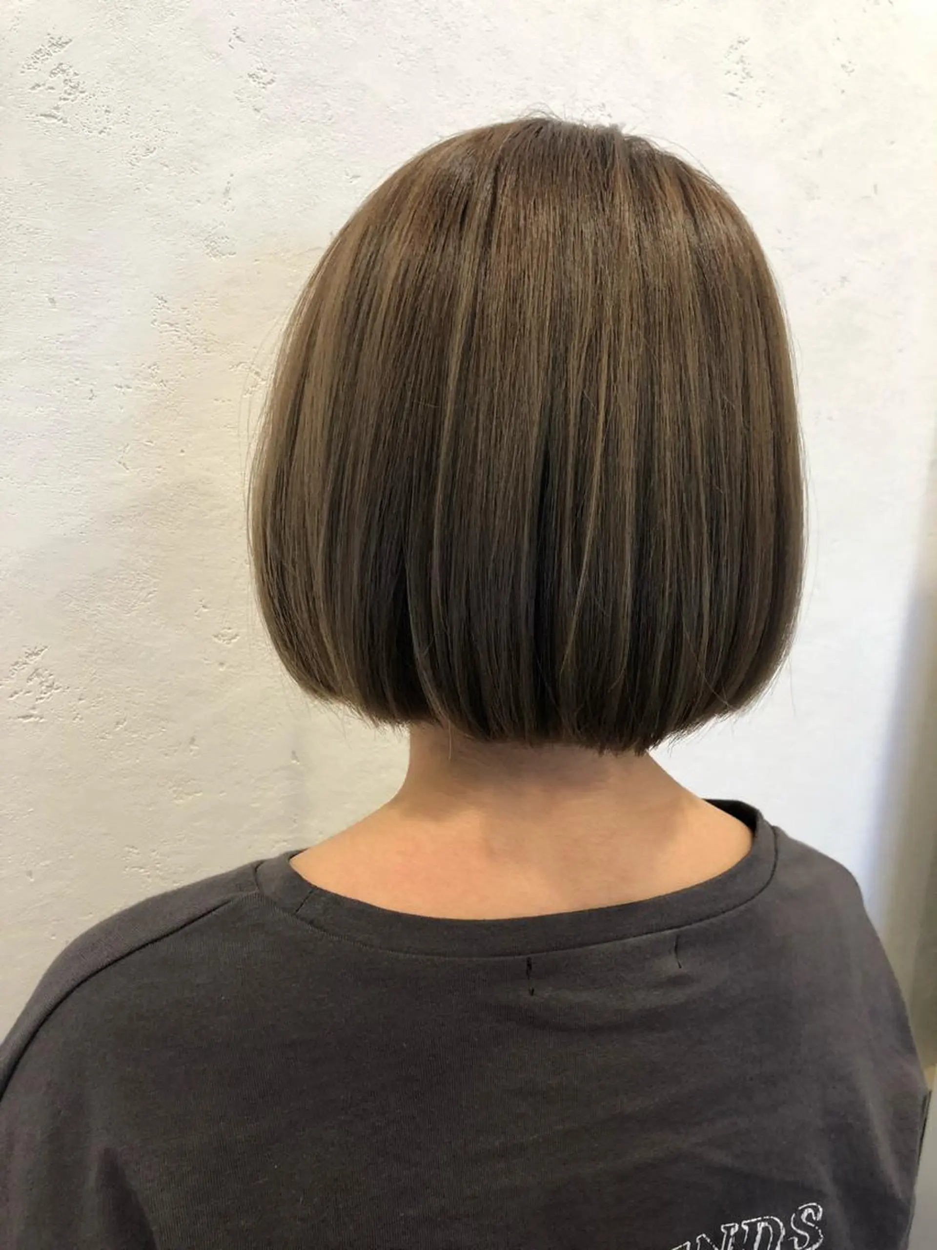 ショート カラー 岩村 彩音のヘアスタイル