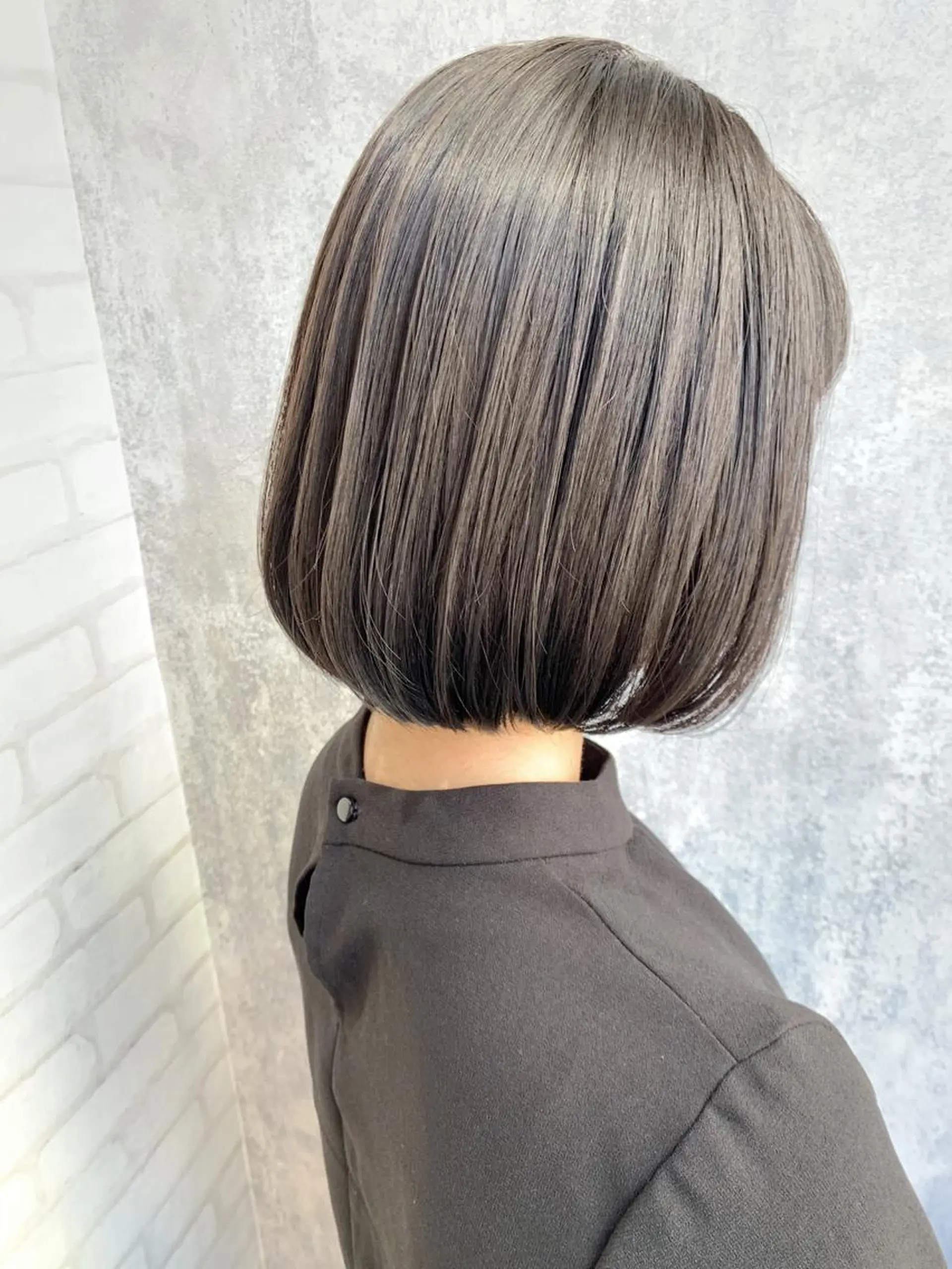 ショート カラー ワンレンボブ アディクシーカラー アッシュ アッシュグレー アッシュグレージュ カット ヘアカラー Zina福岡天神店 艶髪/レイヤー/小顔のヘアスタイル