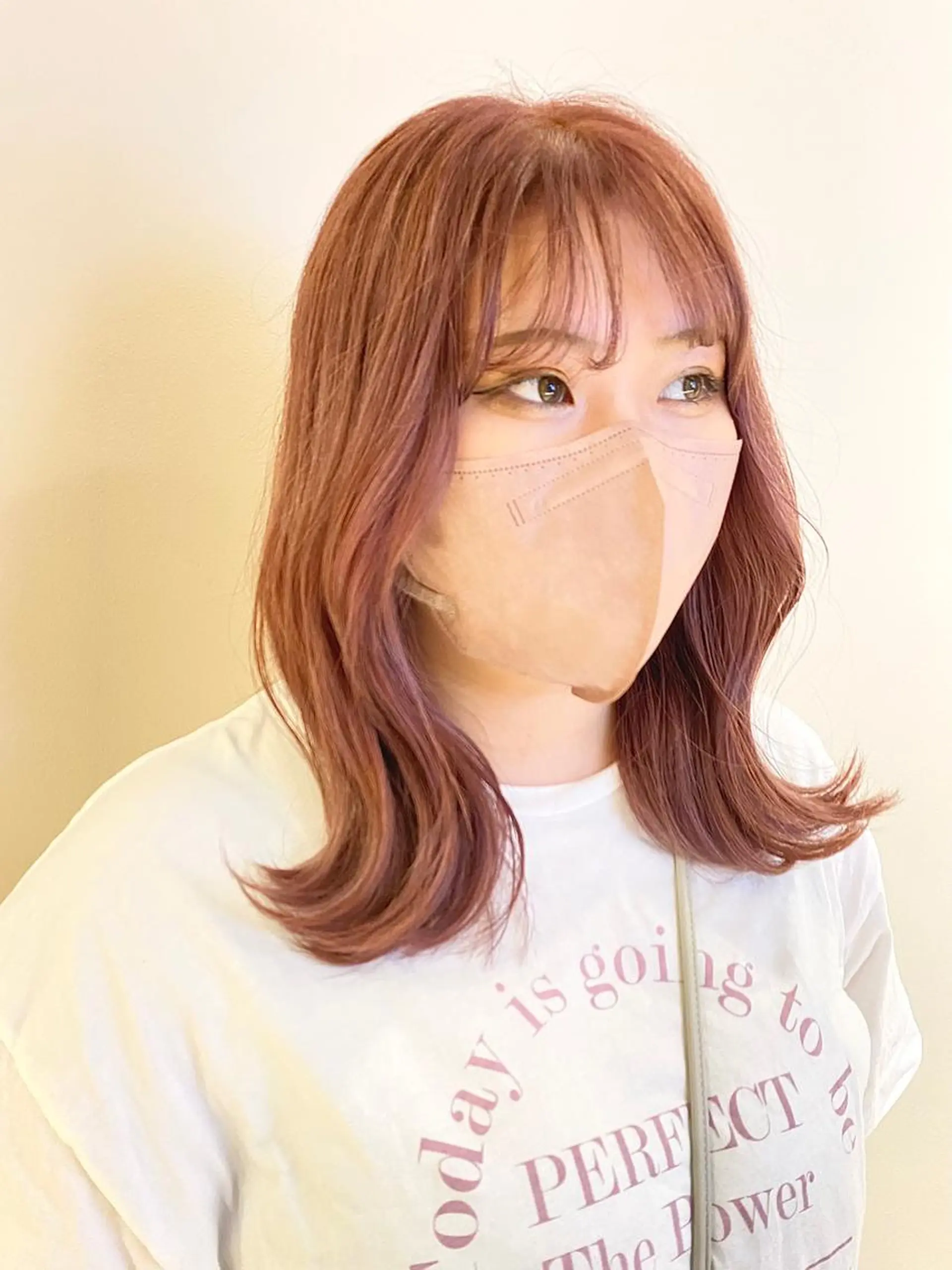 ミディアム カラー ベージュカラー ブリーチ ピンクカラー ピンクベージュ レイヤー/グレージュ メンズパーマのヘアスタイル