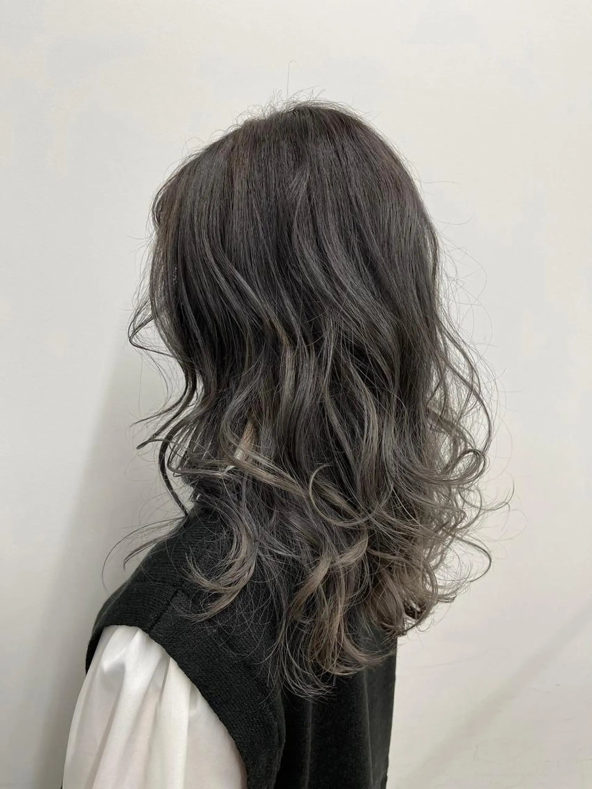 ロング カラー バレイヤージュ ブリーチ ダブルカラー イヤリングカラー ハイライトカラー 【公式】amble luxe 中野のヘアスタイル