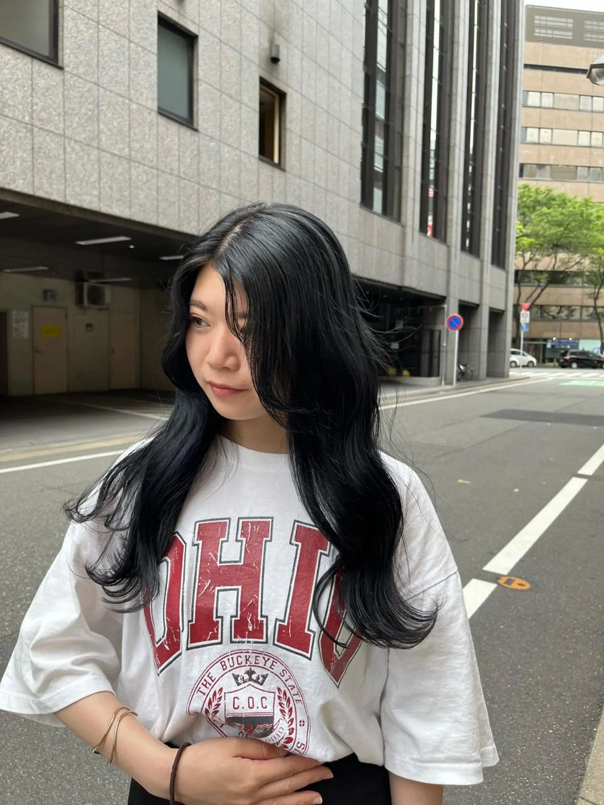 カラー 黒髪 ブルーカラー こまつばらみお/レイ ヤー/ダブルカラーのヘアスタイル