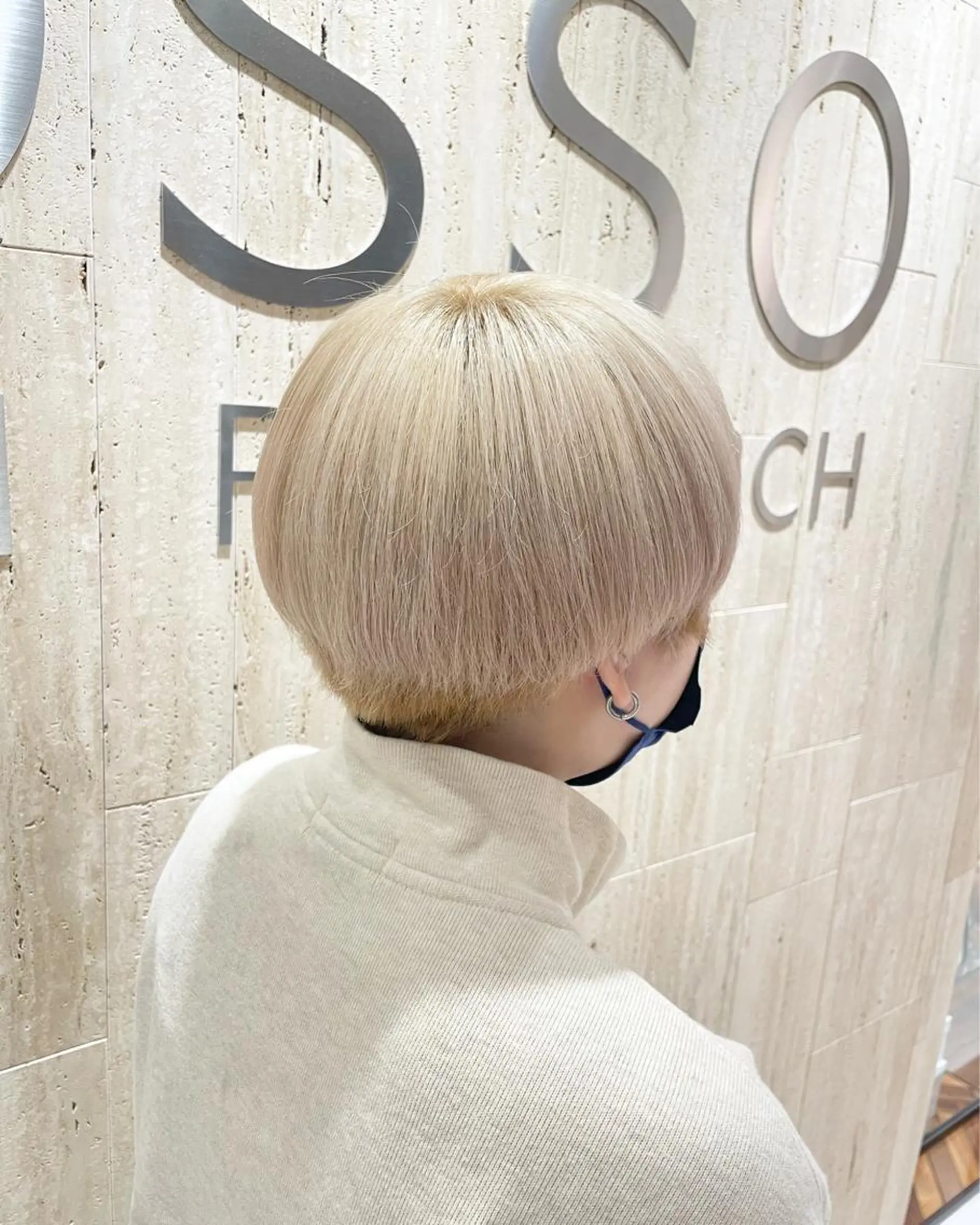 ショート カラー ベージュカラー ブリーチ ミルクティーベージュ ホワイトミルクティーベージュ カット ヘアカラー トリートメント 高橋 芽衣のヘアスタイル