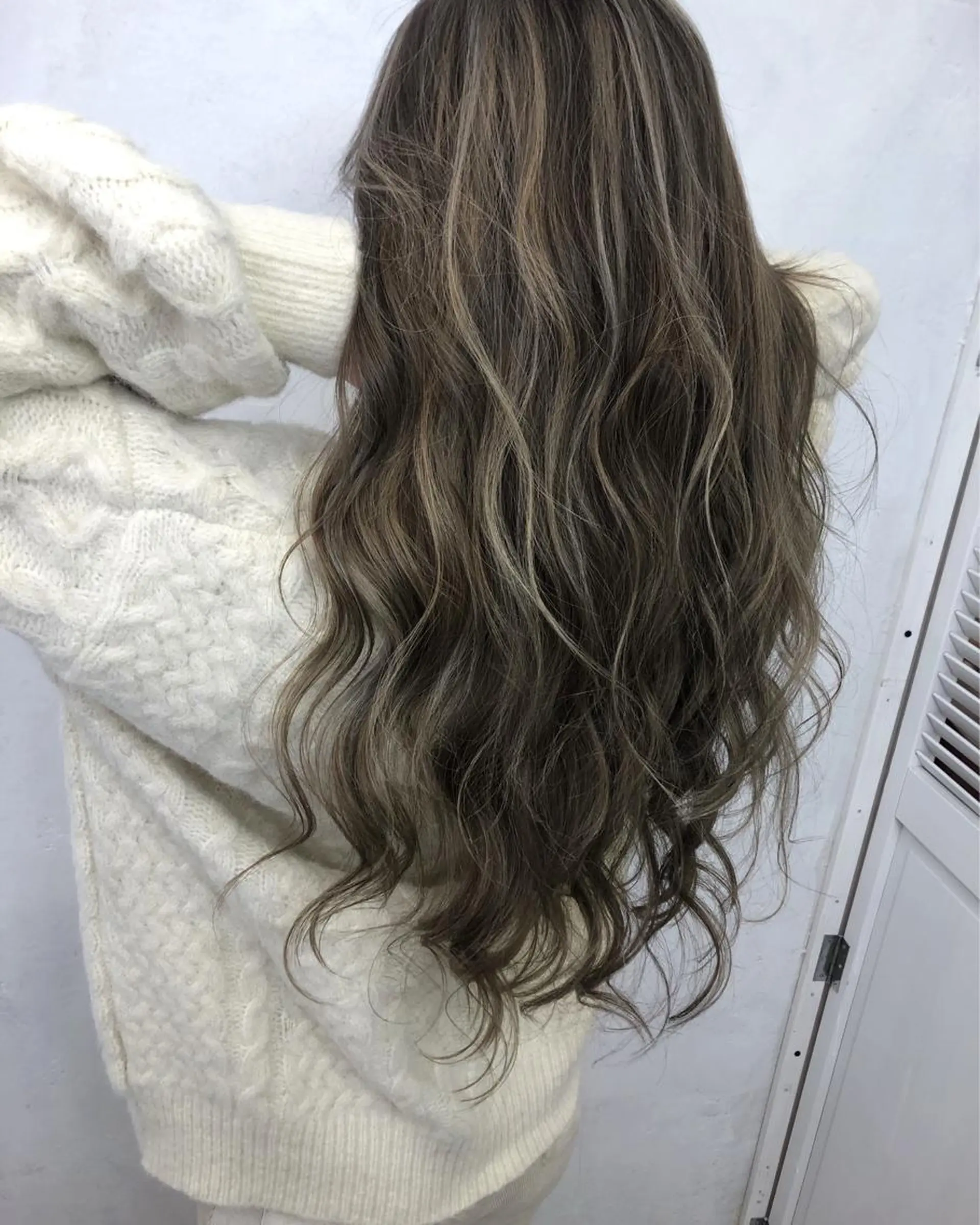 ロング カラー ヘアカラー トリートメント ブリーチカラーレイヤ ーカット🦋annaのヘアスタイル