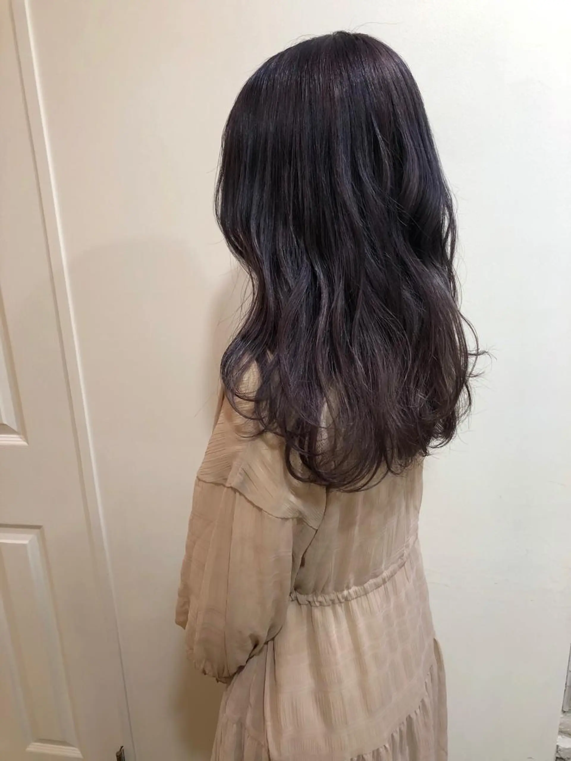 セミロング カラー カット ヘアカラー トリートメント MIOベージュカラー 柔らかいカラーのヘアスタイル