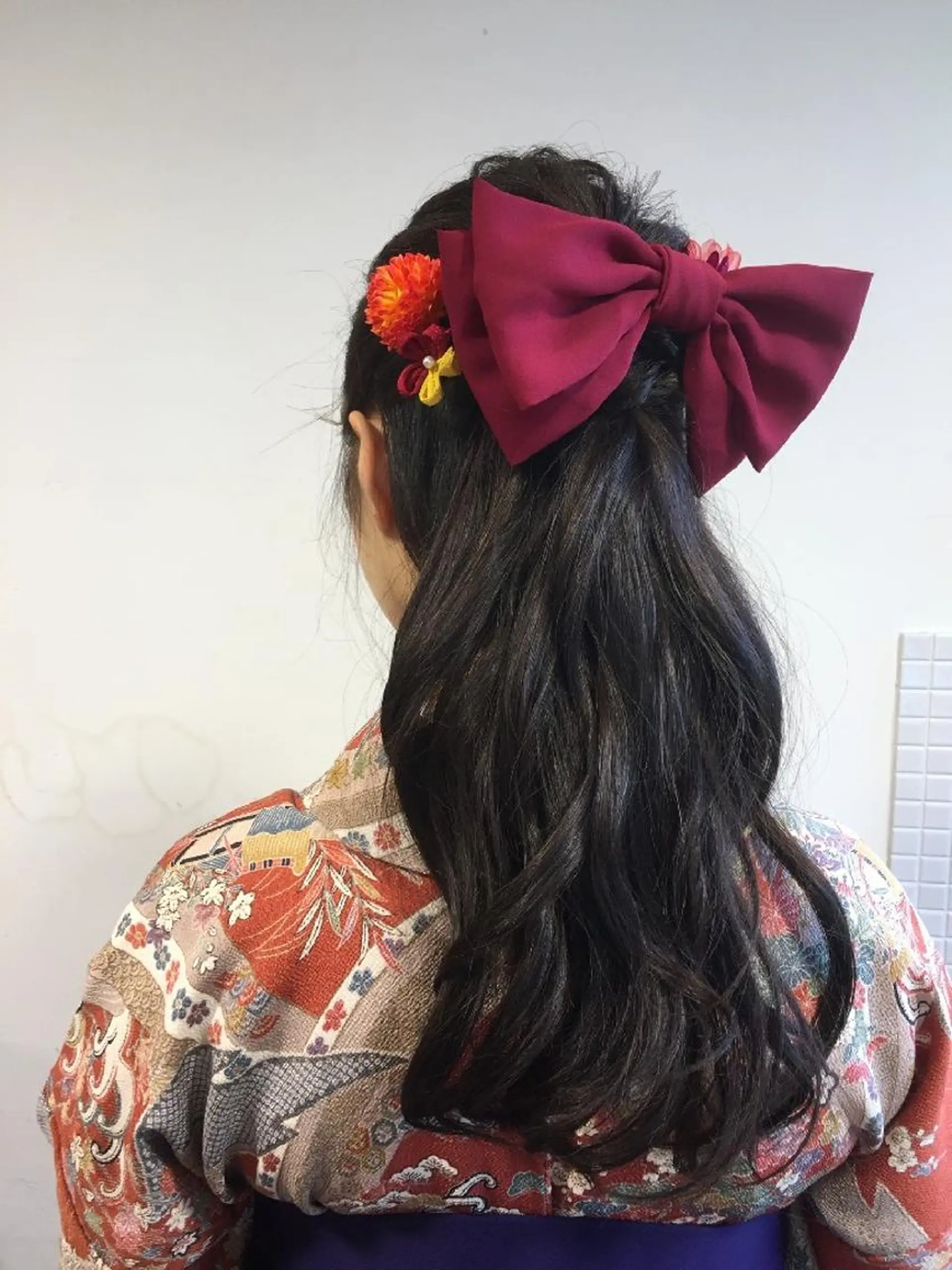 ロング ヘアアレンジ ハーフアップ 卒業式のヘアスタイル nailist🍒 ヤマザキのネイルデザイン