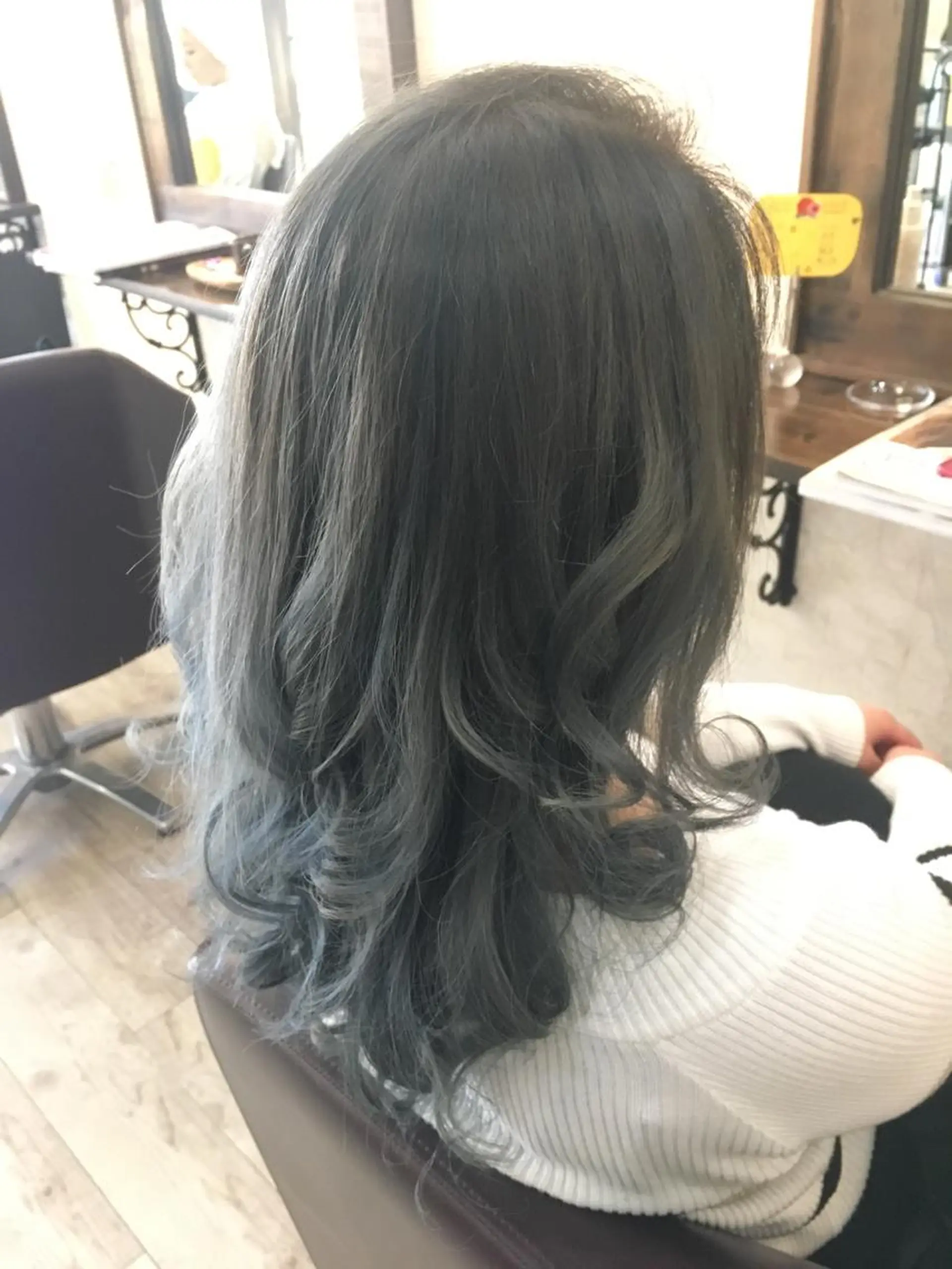 ロング カラー ヘアカラー トリートメント BELCHIC所属・松本 亮のヘアスタイル