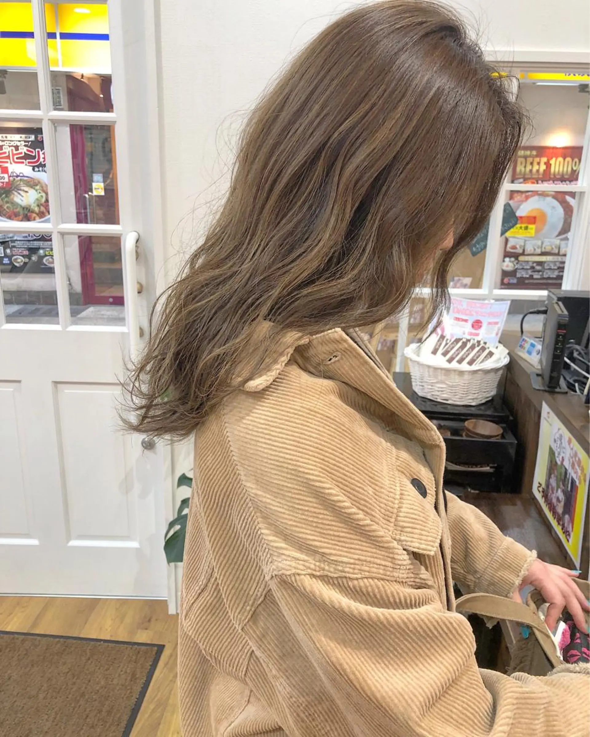 ロング カラー ベージュカラー ハイライトカラー ハイライト 横浜ブリーチムラ直し ハイトーン/ブリーチのヘアスタイル