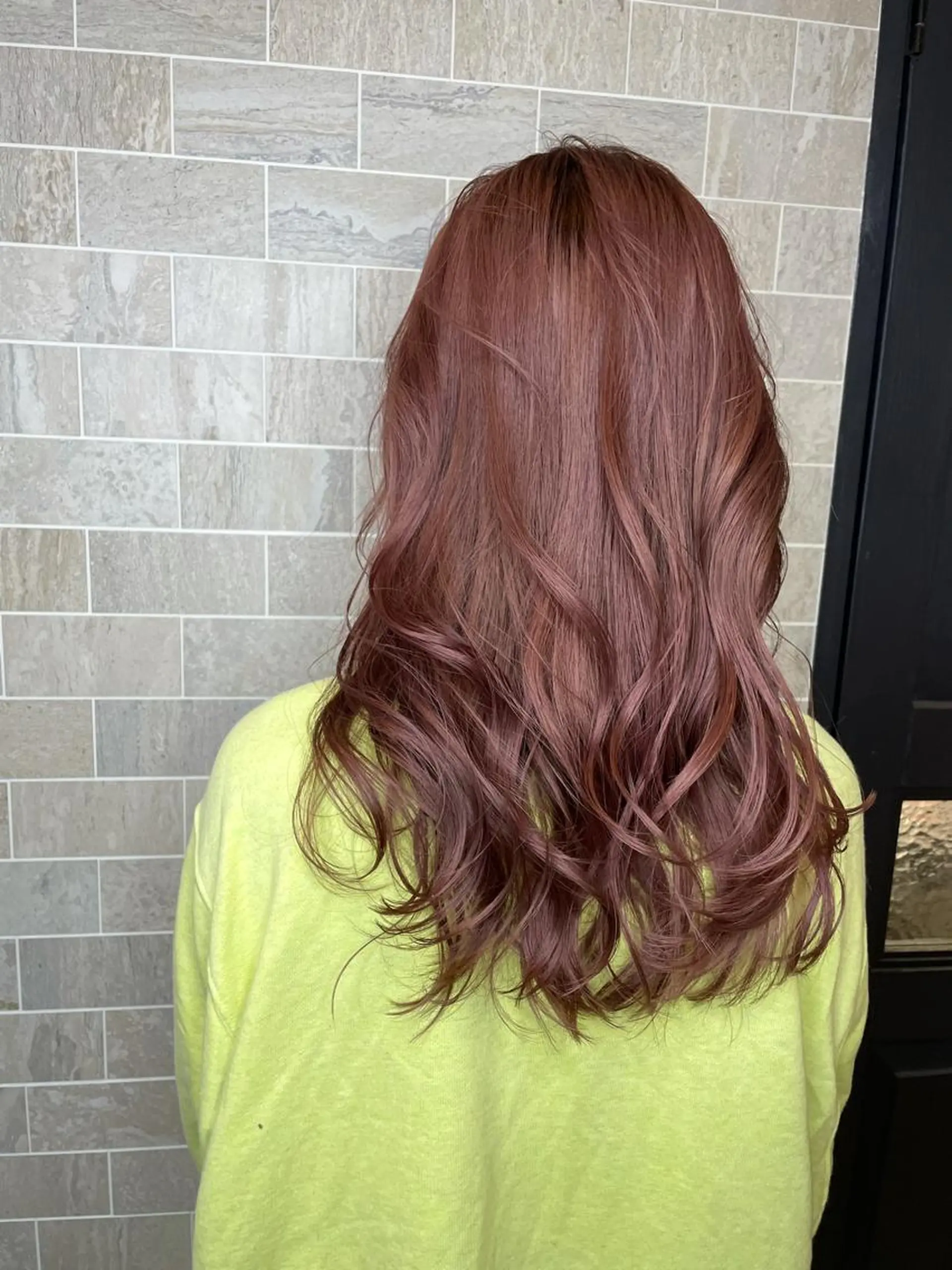 セミロング ブリーチ毛矯正.髪質 改善.髪にドラマをのヘアスタイル