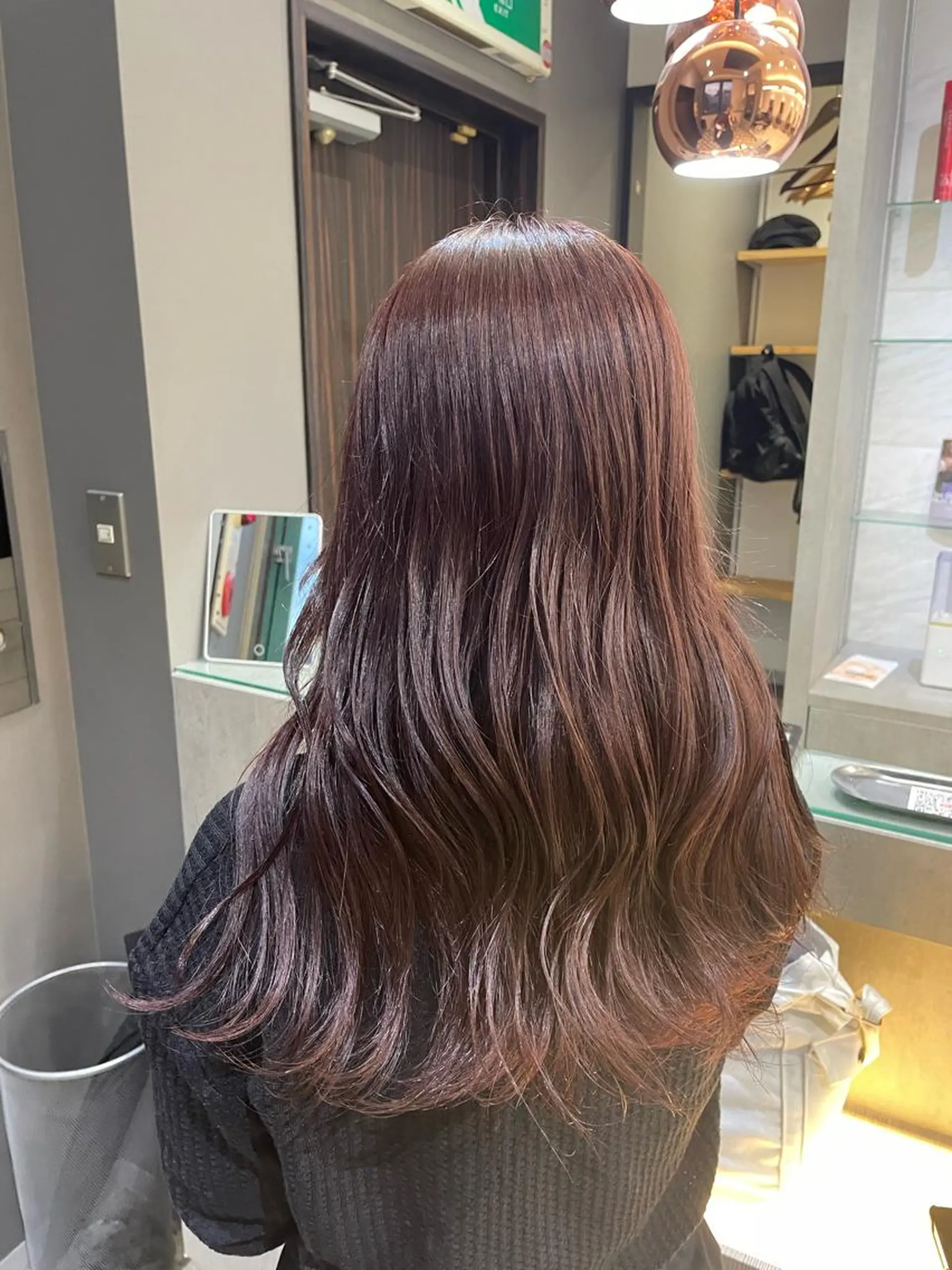 カラー AIRI layer cut hairのヘアスタイル