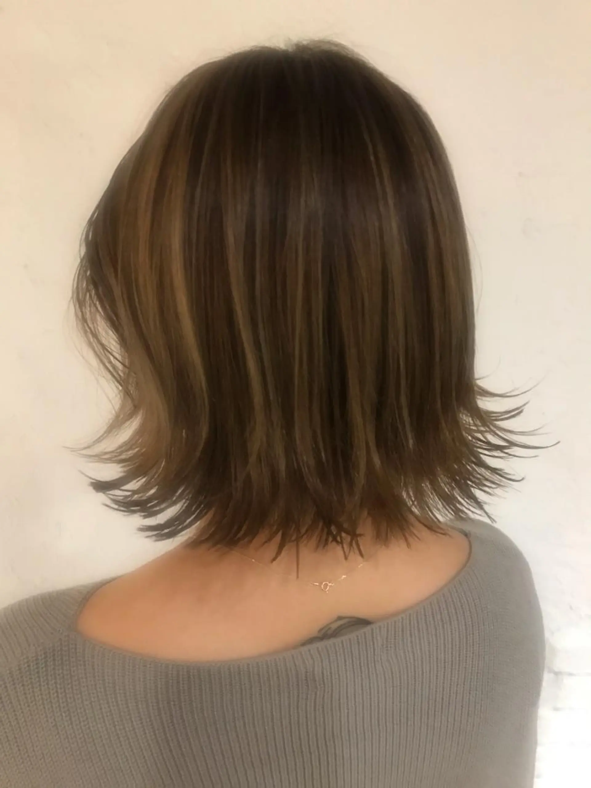 ミディアム カラー ベージュカラー フォギーベージュ ハイライトカラー ハイライト 伊藤 優希のヘアスタイル